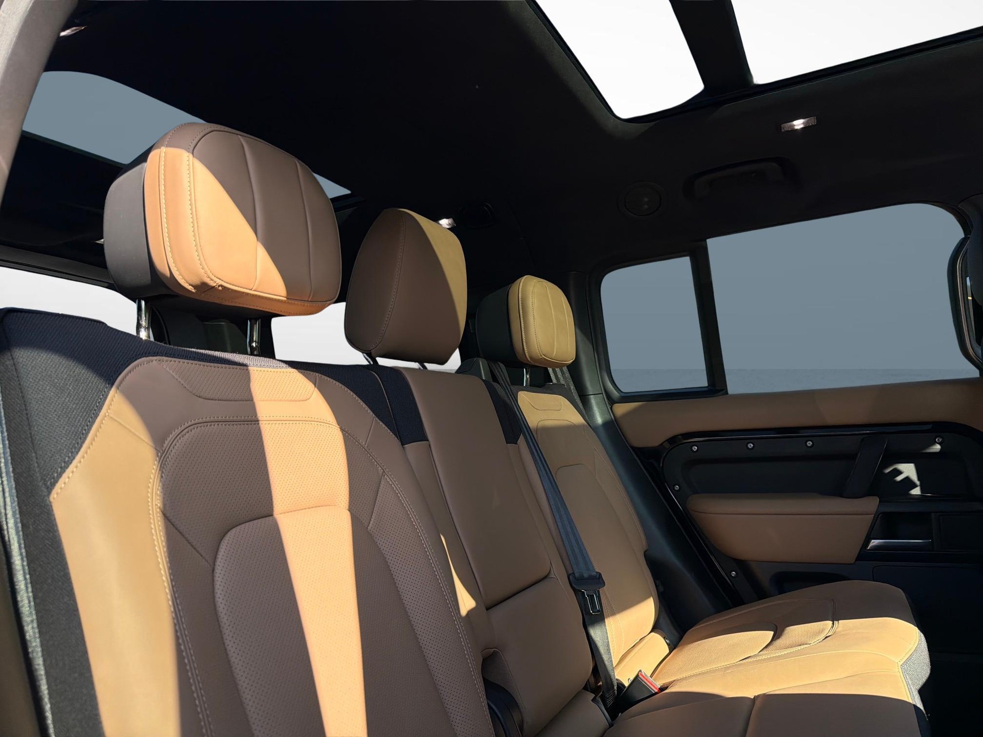 LAND ROVER Defender 130 3.0 D I6 300 X-Dynamic HSE-image-8
