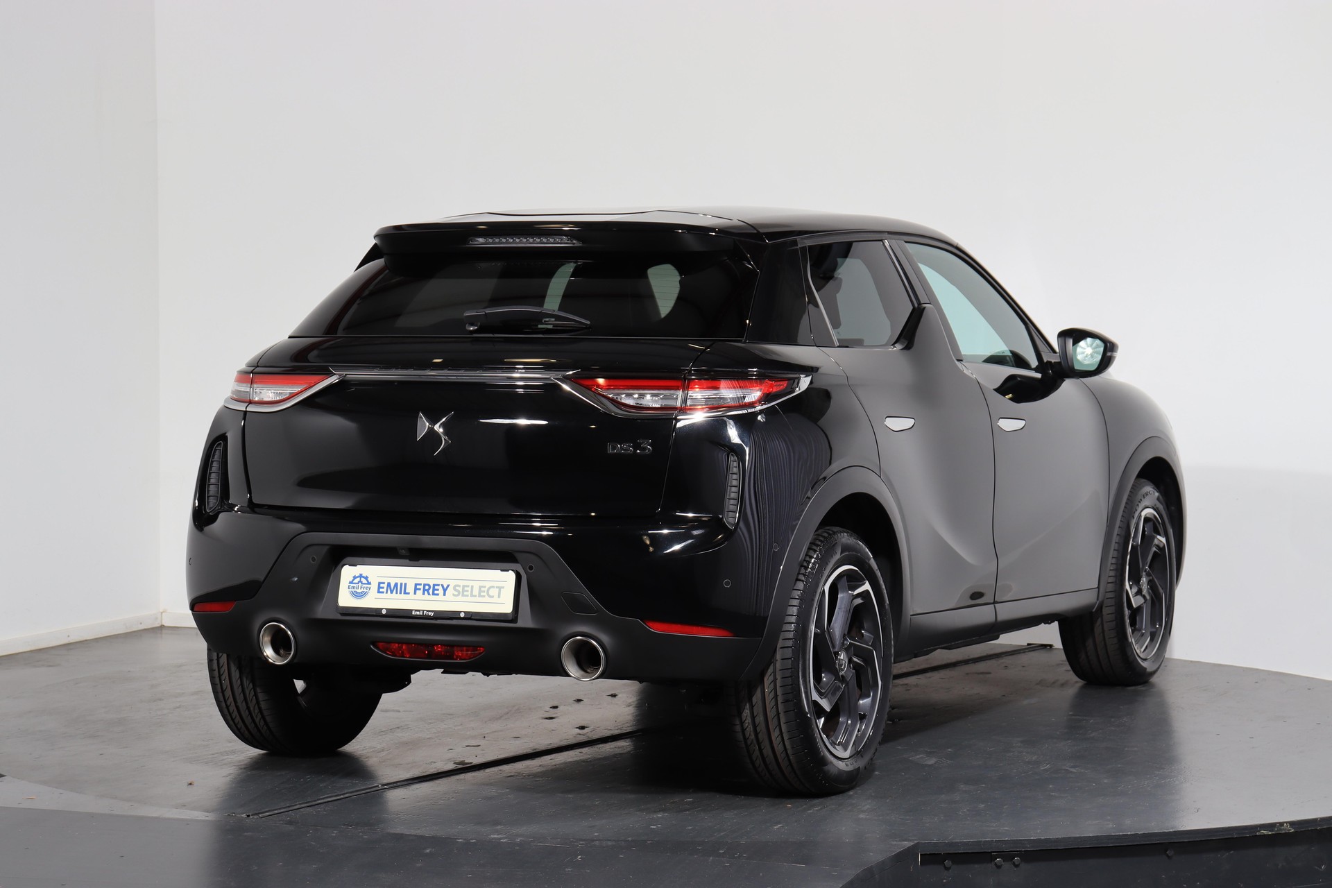 DS AUTOMOBILES 3 Crossback 1.2 PureTech 155 So Chic-image-2