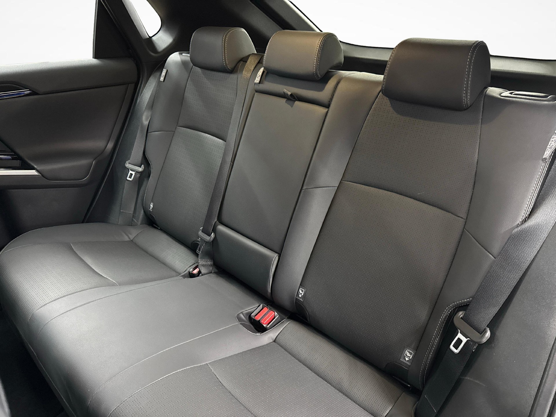 TOYOTA bZ4X Premium AWD-image-10