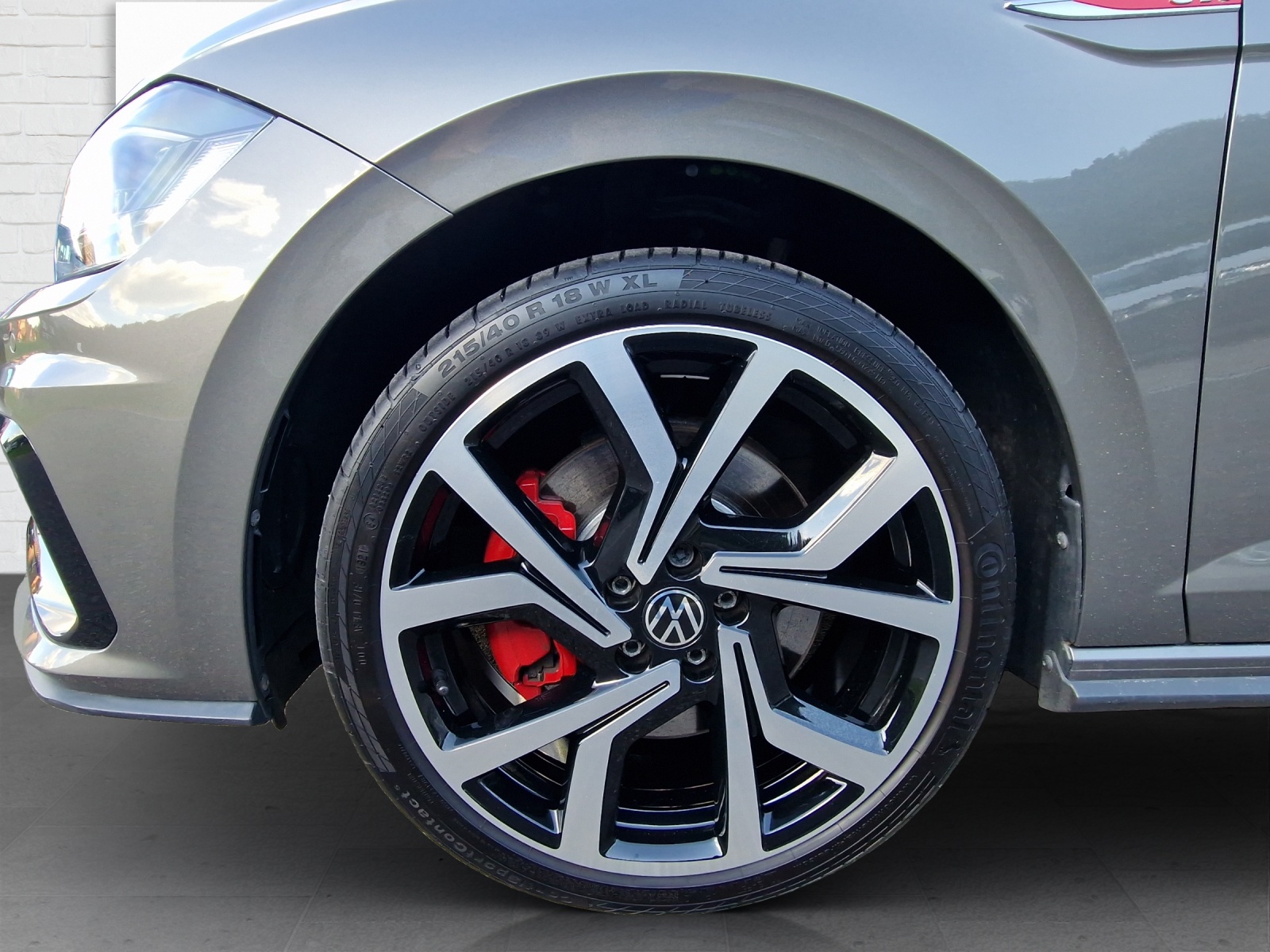VW Polo 2.0 TSI GTI DSG-image-13