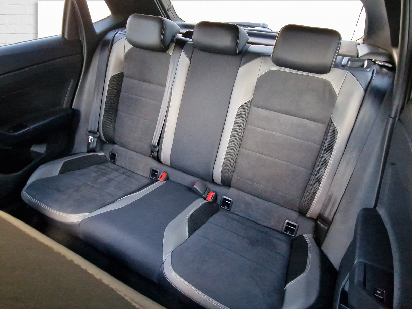 VW Polo 2.0 TSI GTI DSG-image-11