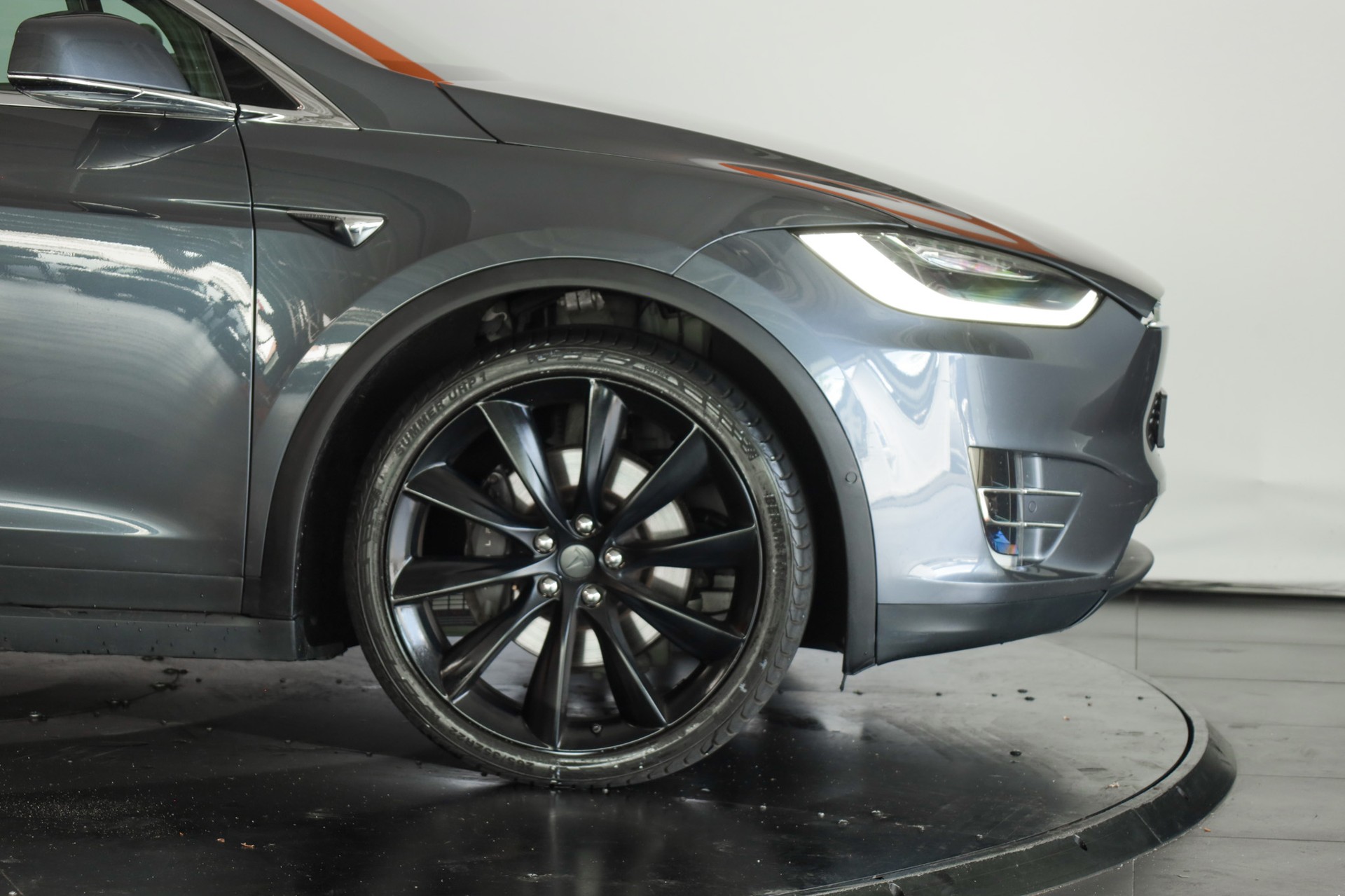 TESLA Model X 90 D-image-6