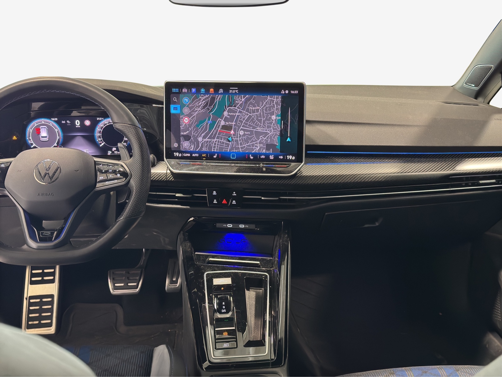 VW Golf Variant 2.0 TSI R DSG 4 Motion-image-10