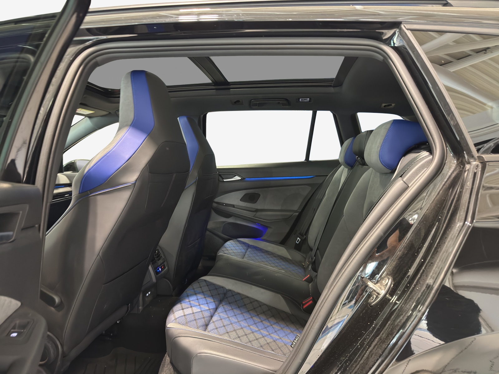 VW Golf Variant 2.0 TSI R DSG 4 Motion-image-11