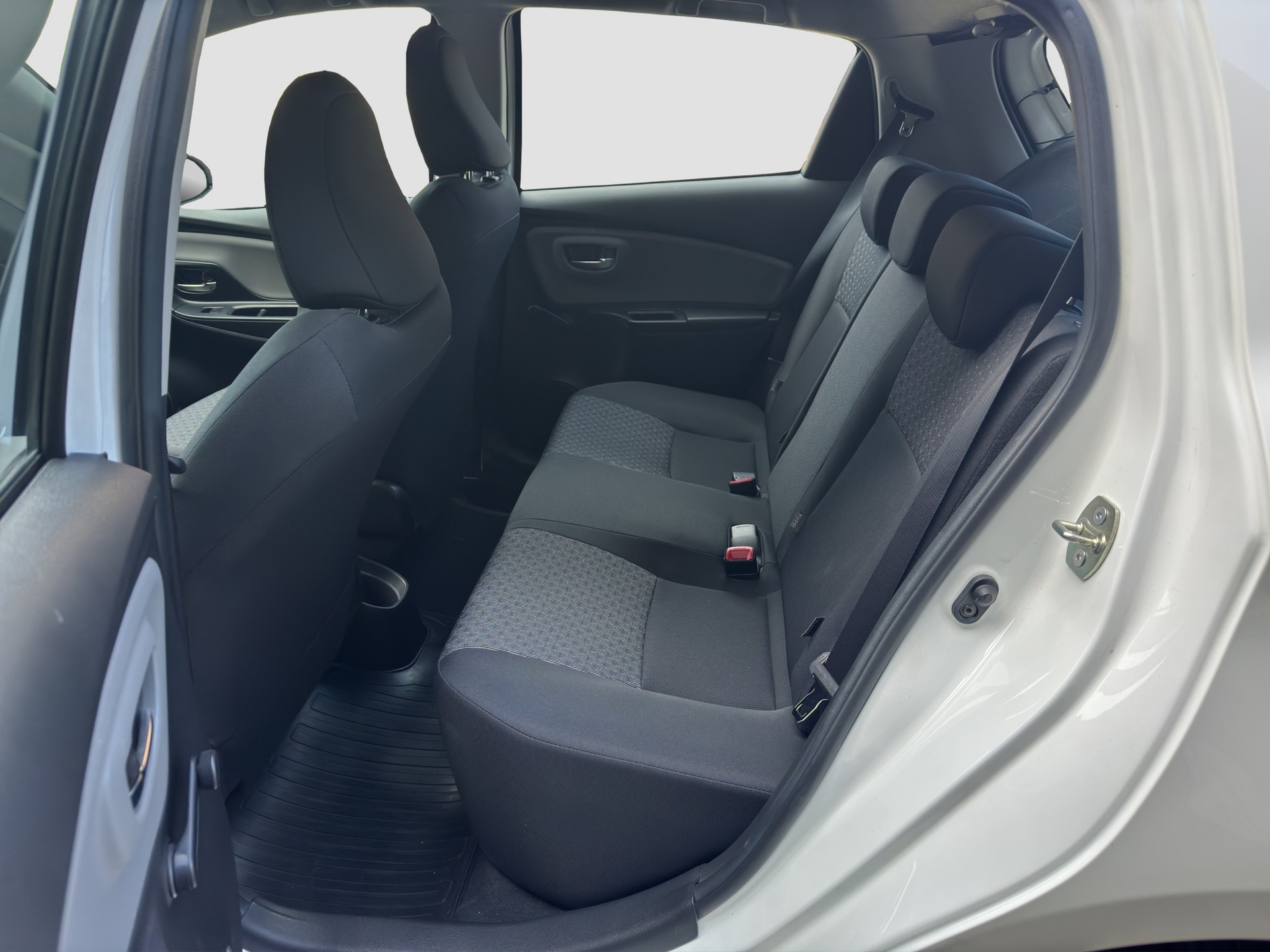 TOYOTA Yaris 1.33 Swiss Trend Multidrive S-image-10