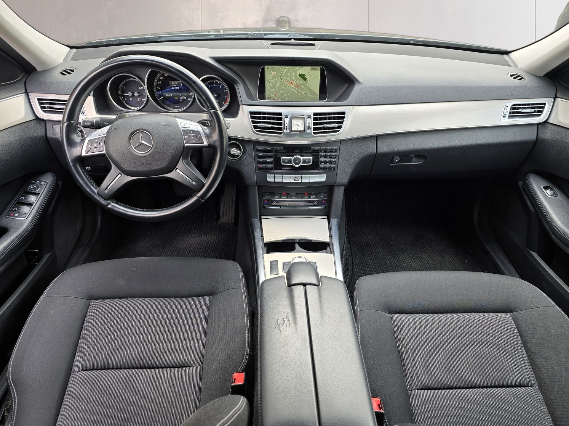 MERCEDES-BENZ E 200 Avantgarde 7G-Tronic-image-9