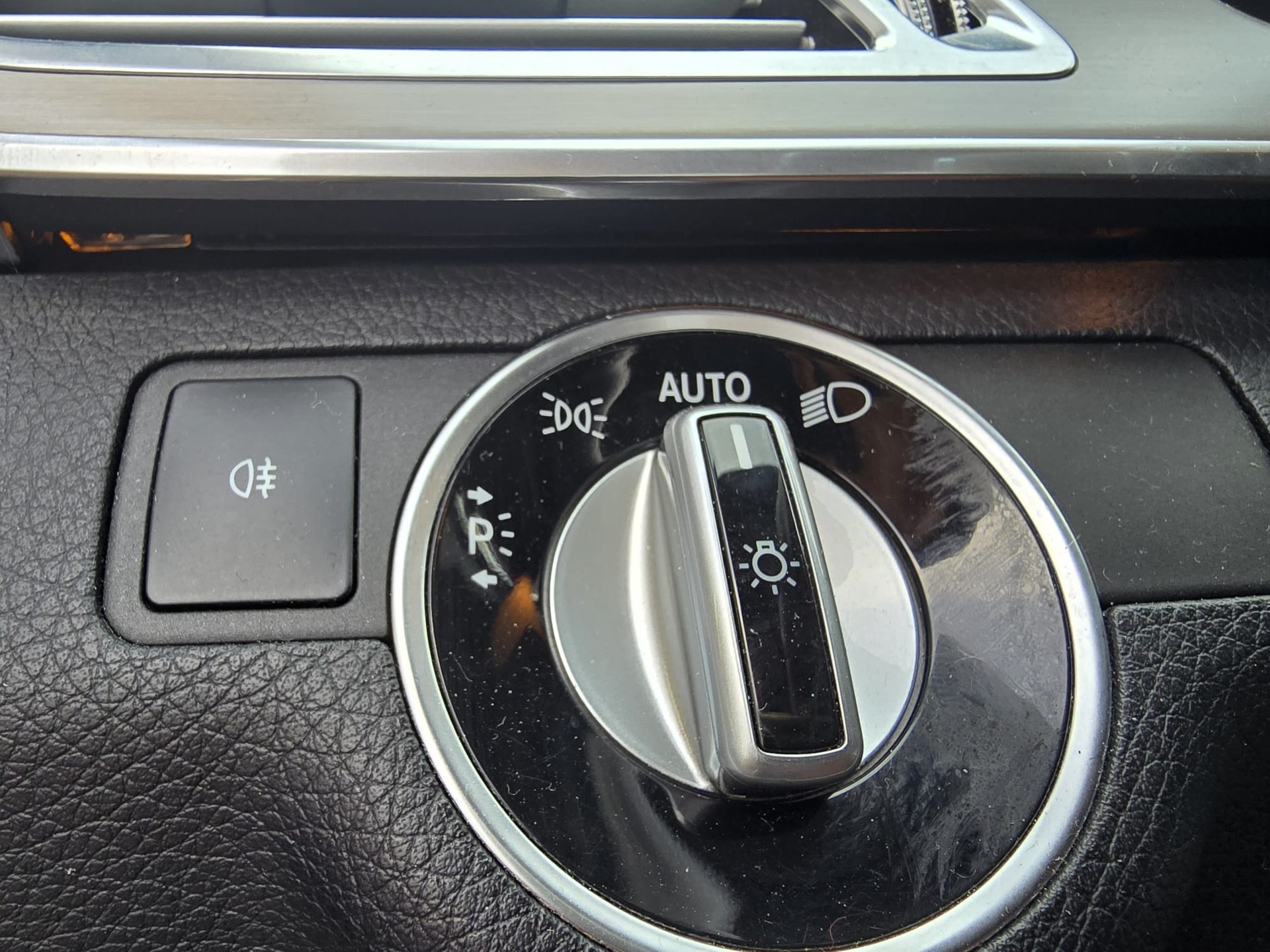 MERCEDES-BENZ E 200 Avantgarde 7G-Tronic-image-14
