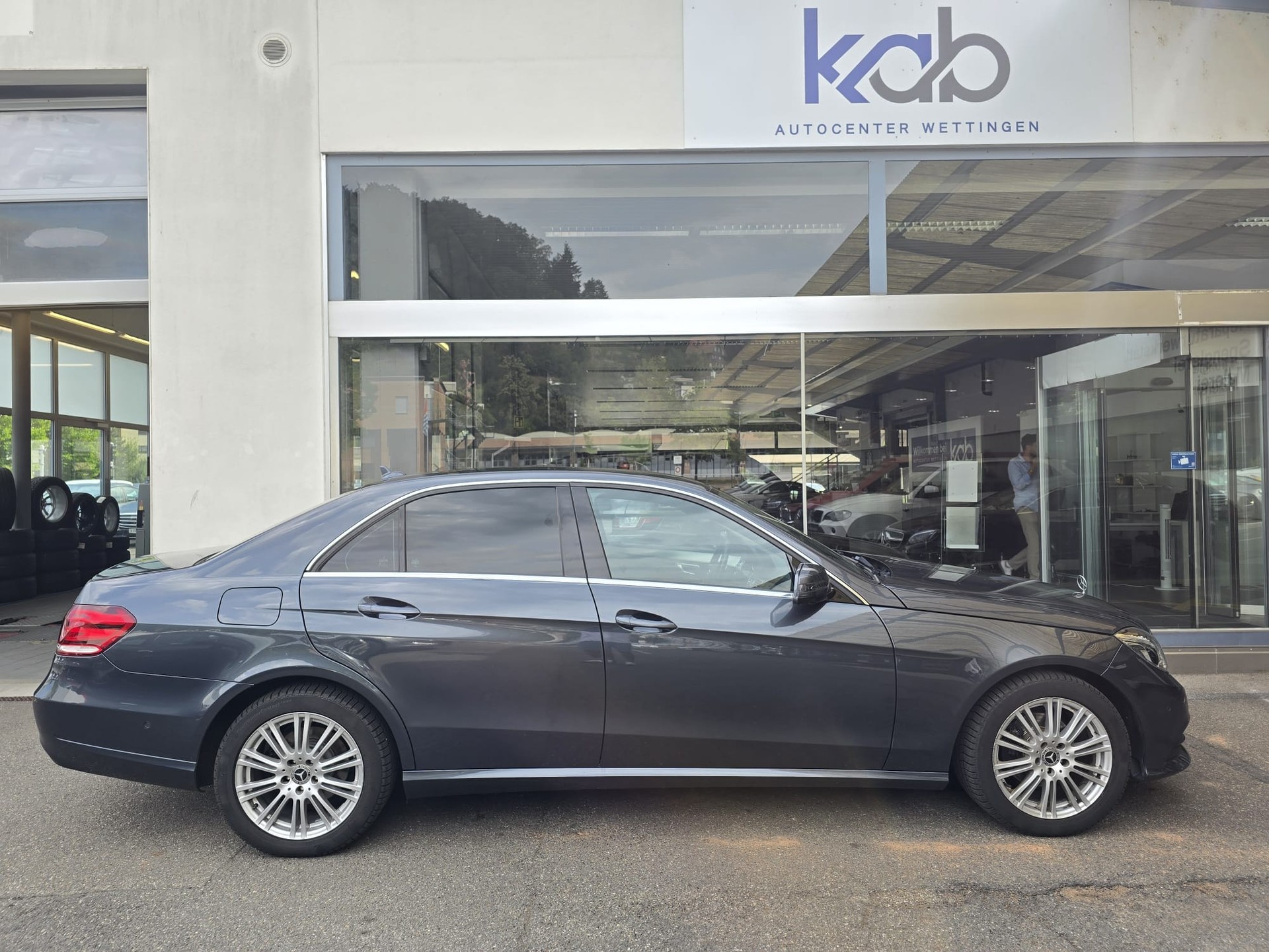 MERCEDES-BENZ E 200 Avantgarde 7G-Tronic-image-6