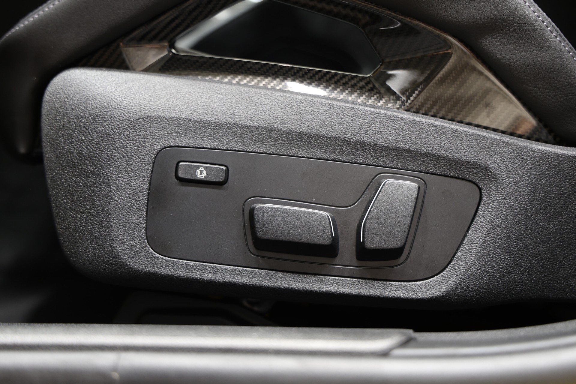 BMW M3 Competition M xDrive*Sonderlackierung Speed Gelb*BMW Werksgarantie bis 09.2028*-image-25