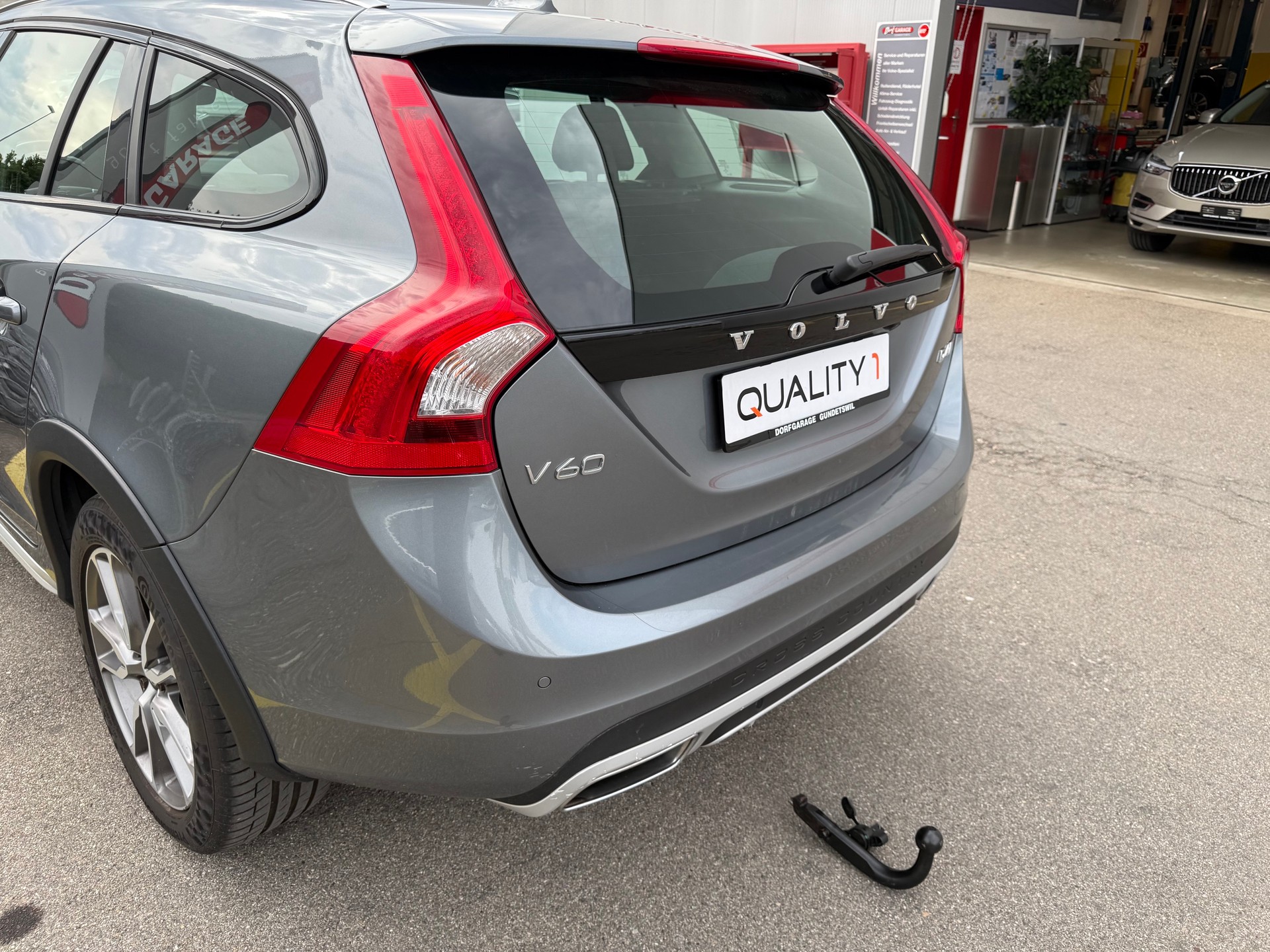 VOLVO V60 Cross Country Pro D4 AWD Geartronic-image-4