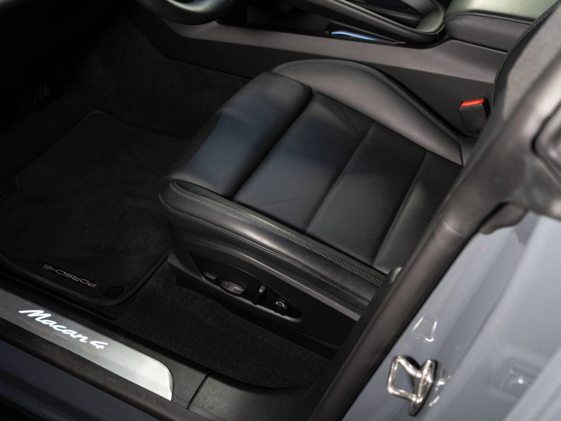 PORSCHE Macan 4-image-18
