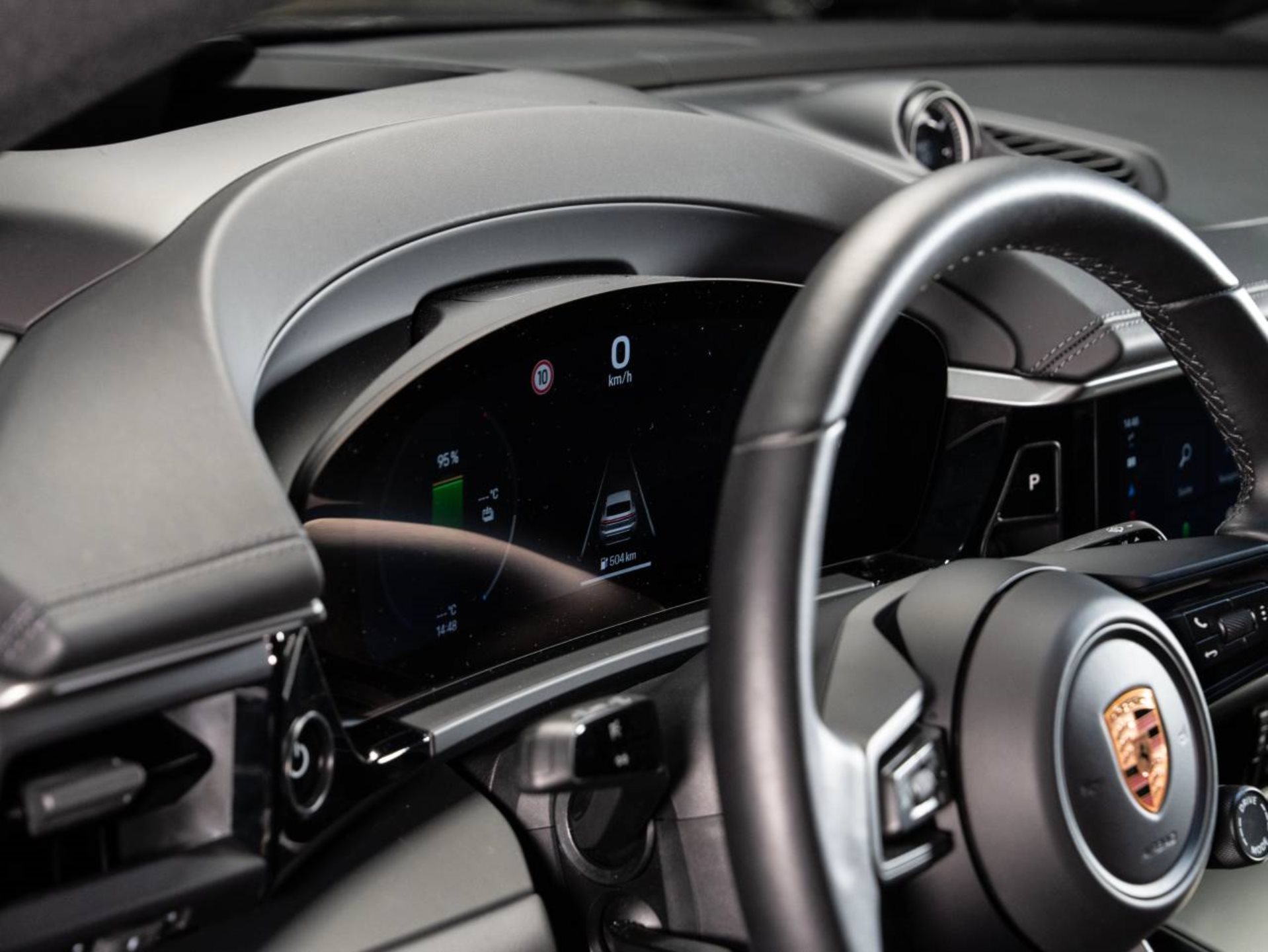 PORSCHE Macan 4-image-12