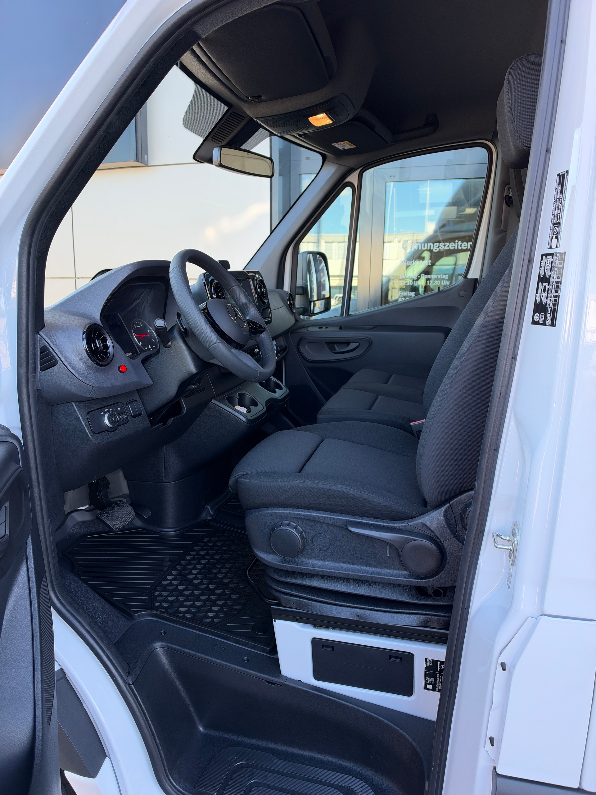 MERCEDES-BENZ Sprinter 319 CDI PRO CH 4325mm L-image-5
