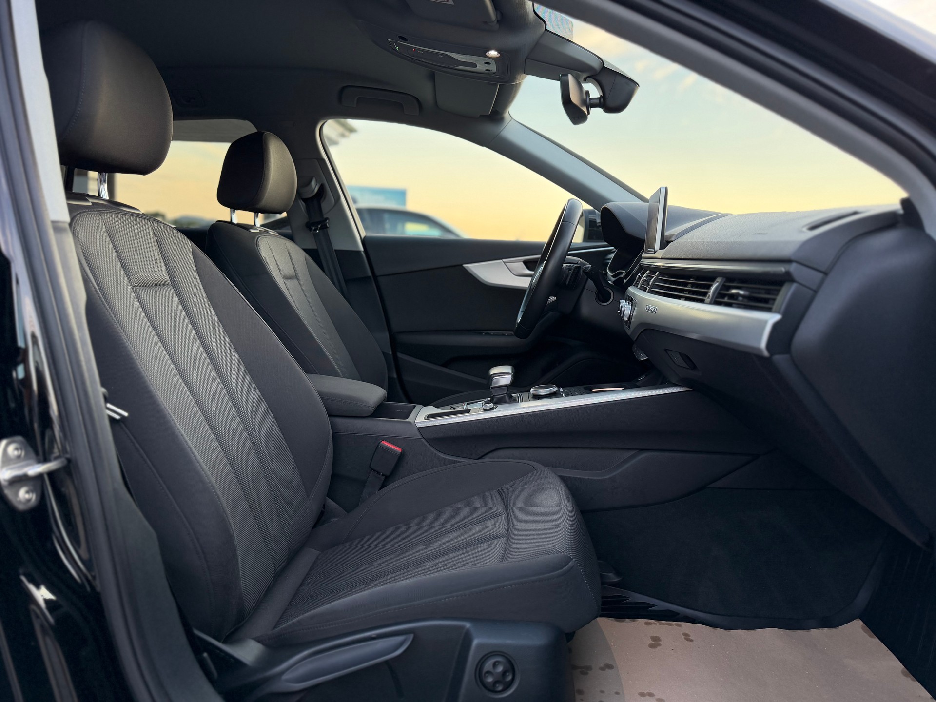 AUDI A4 allroad 2.0 TDI quattro S-tronic-image-13
