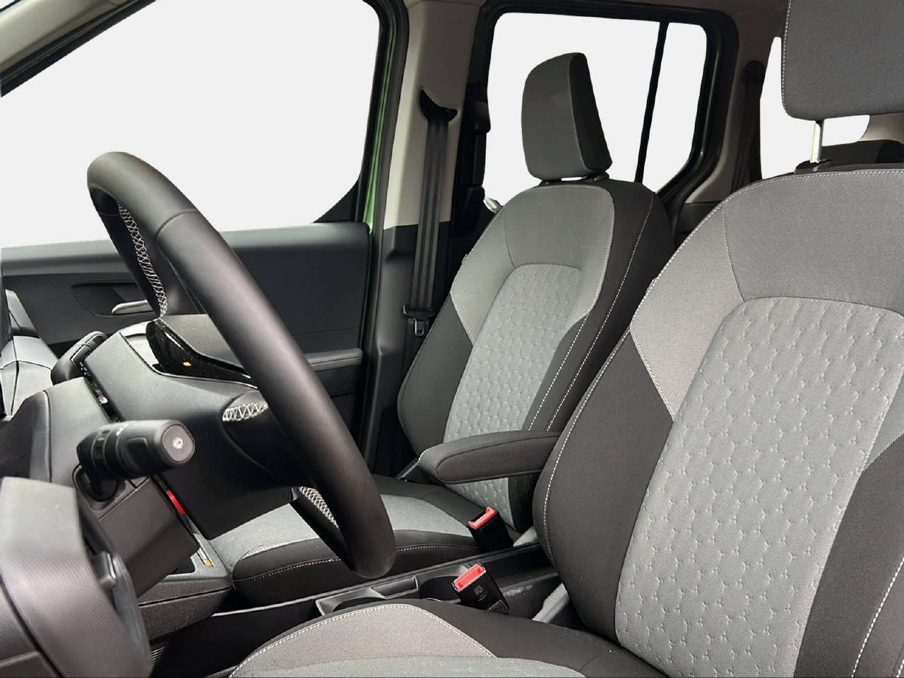 FORD E-Tourneo Courier Titanium-image-9