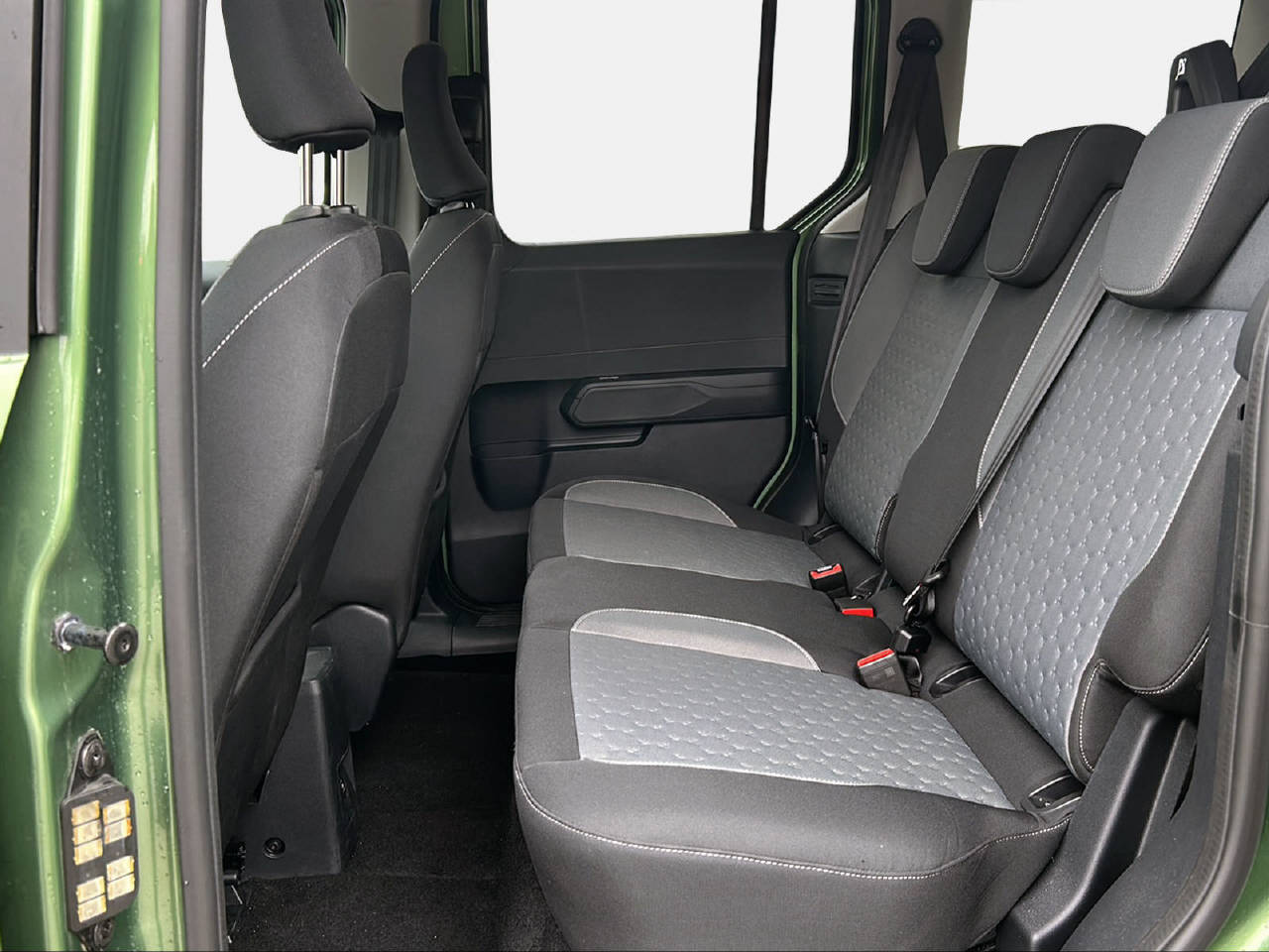 FORD E-Tourneo Courier Titanium-image-12