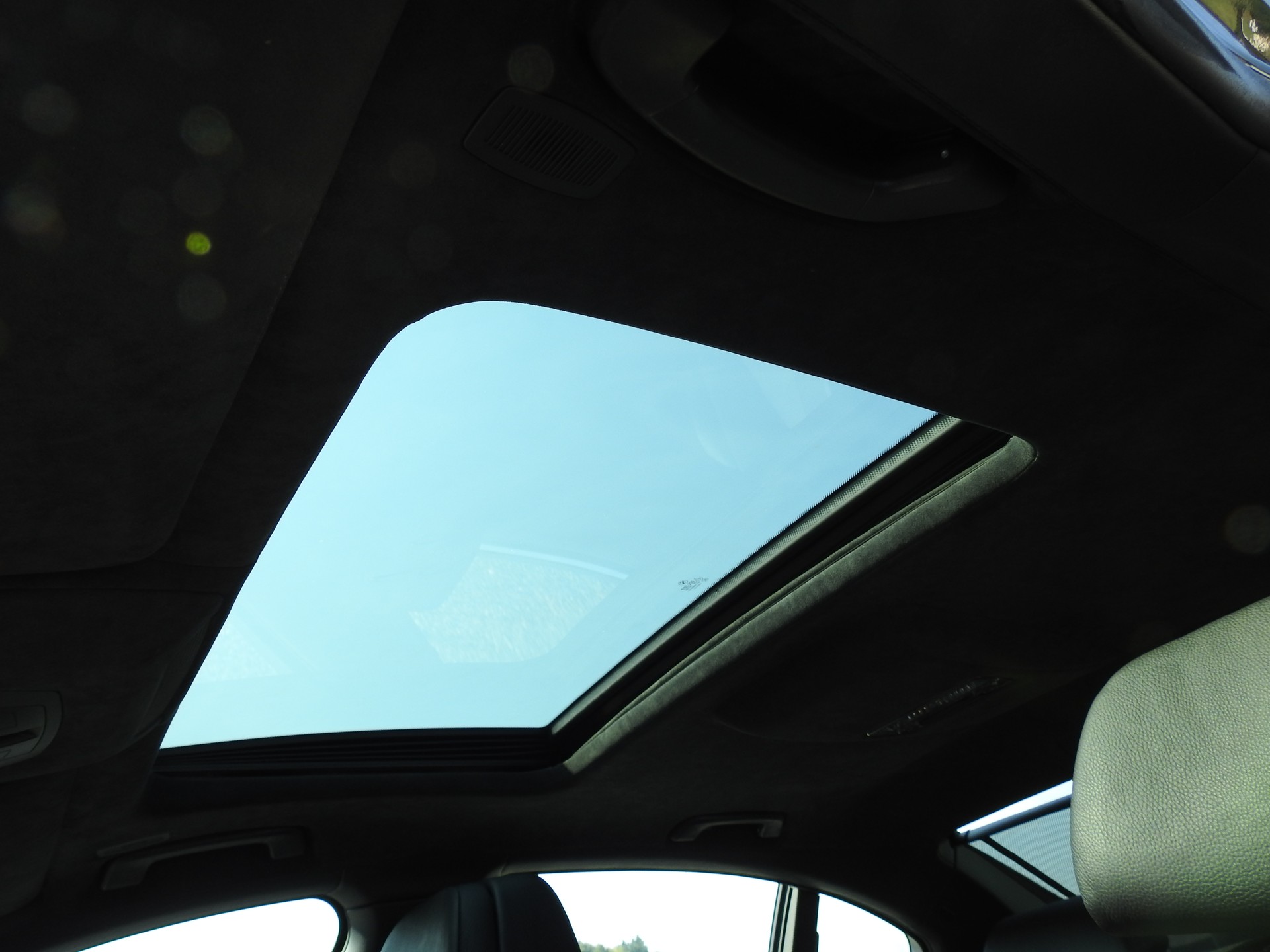 BMW 750i xDrive-image-30