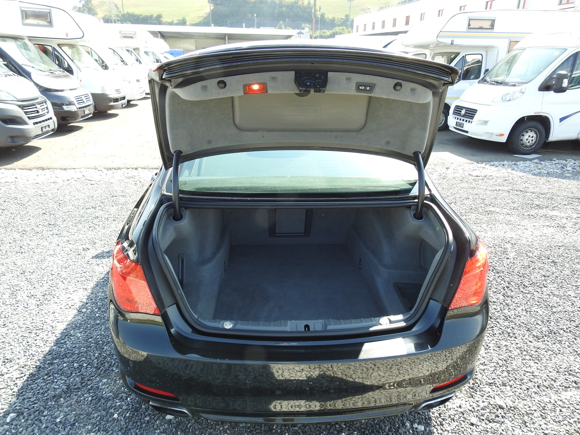 BMW 750i xDrive-image-9