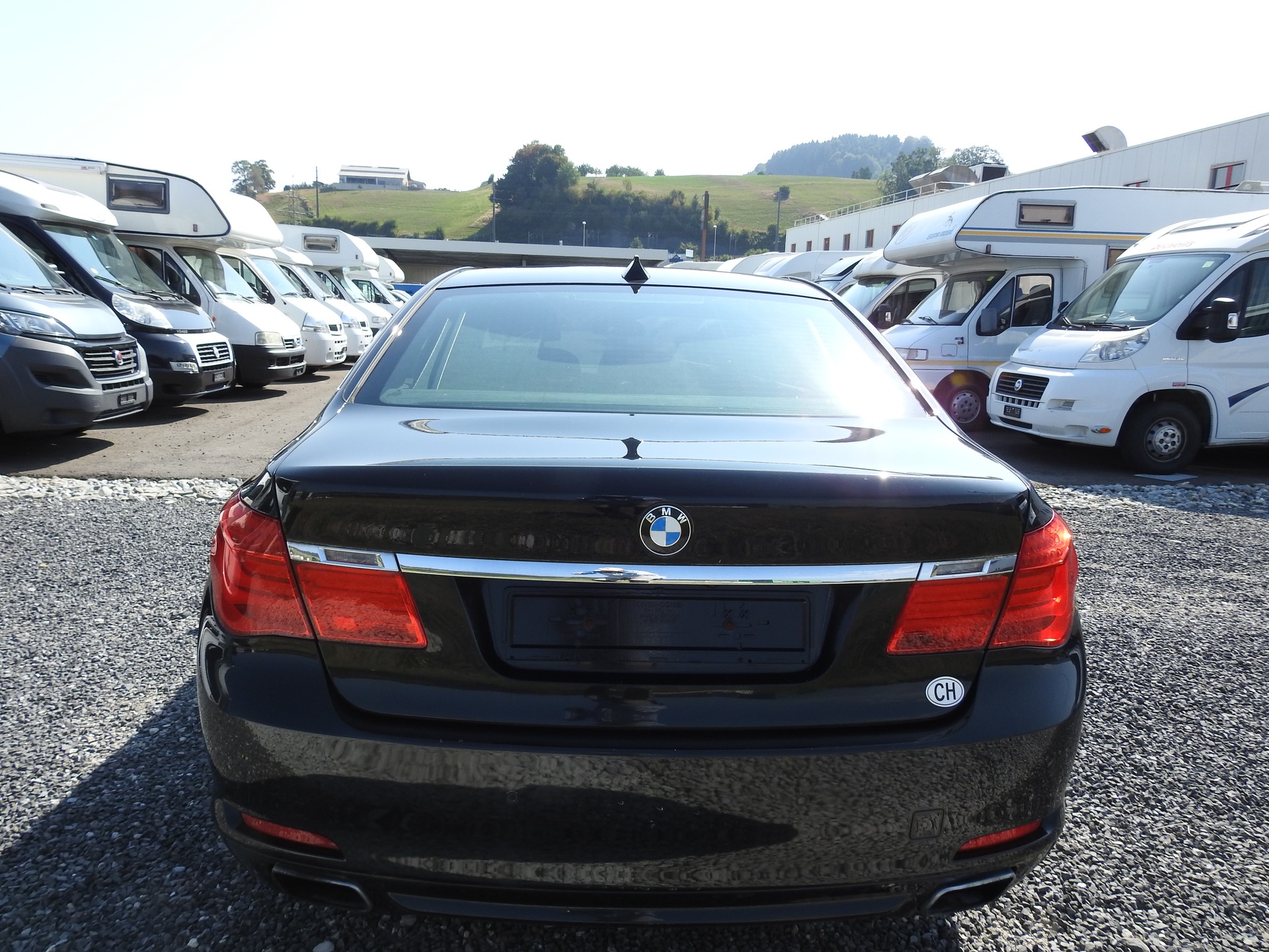 BMW 750i xDrive-image-4