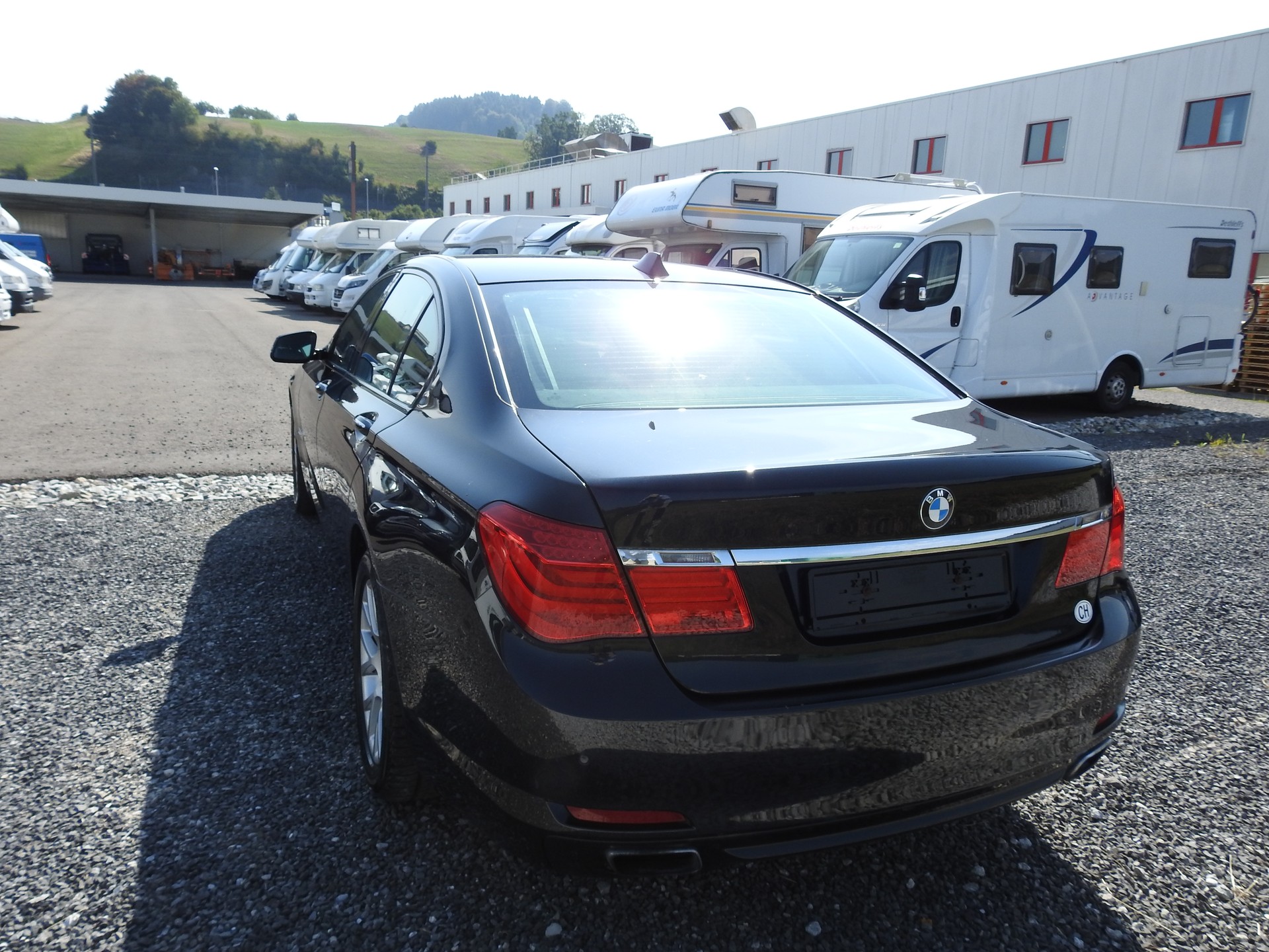 BMW 750i xDrive-image-3