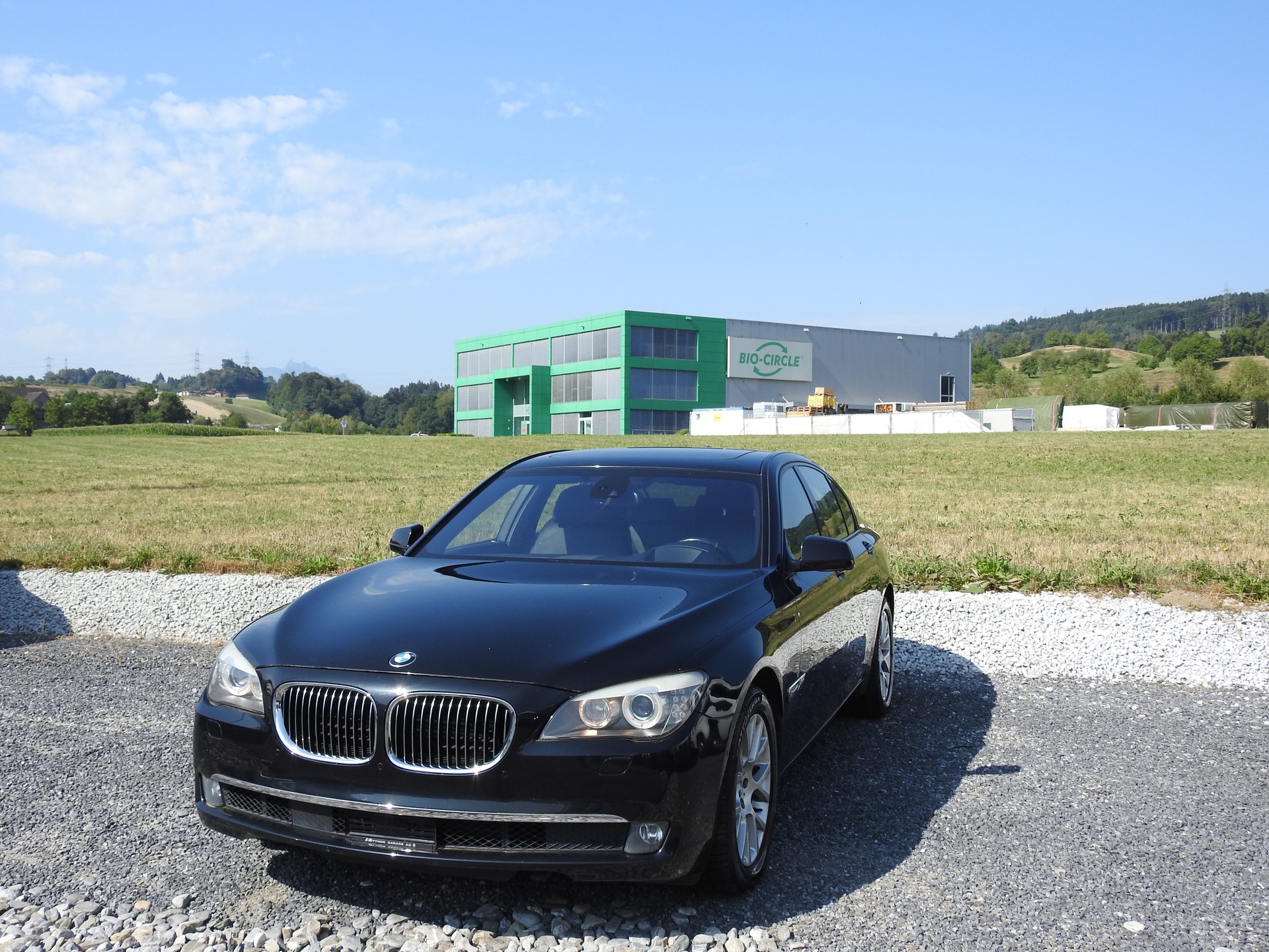 BMW 750i xDrive-image-0
