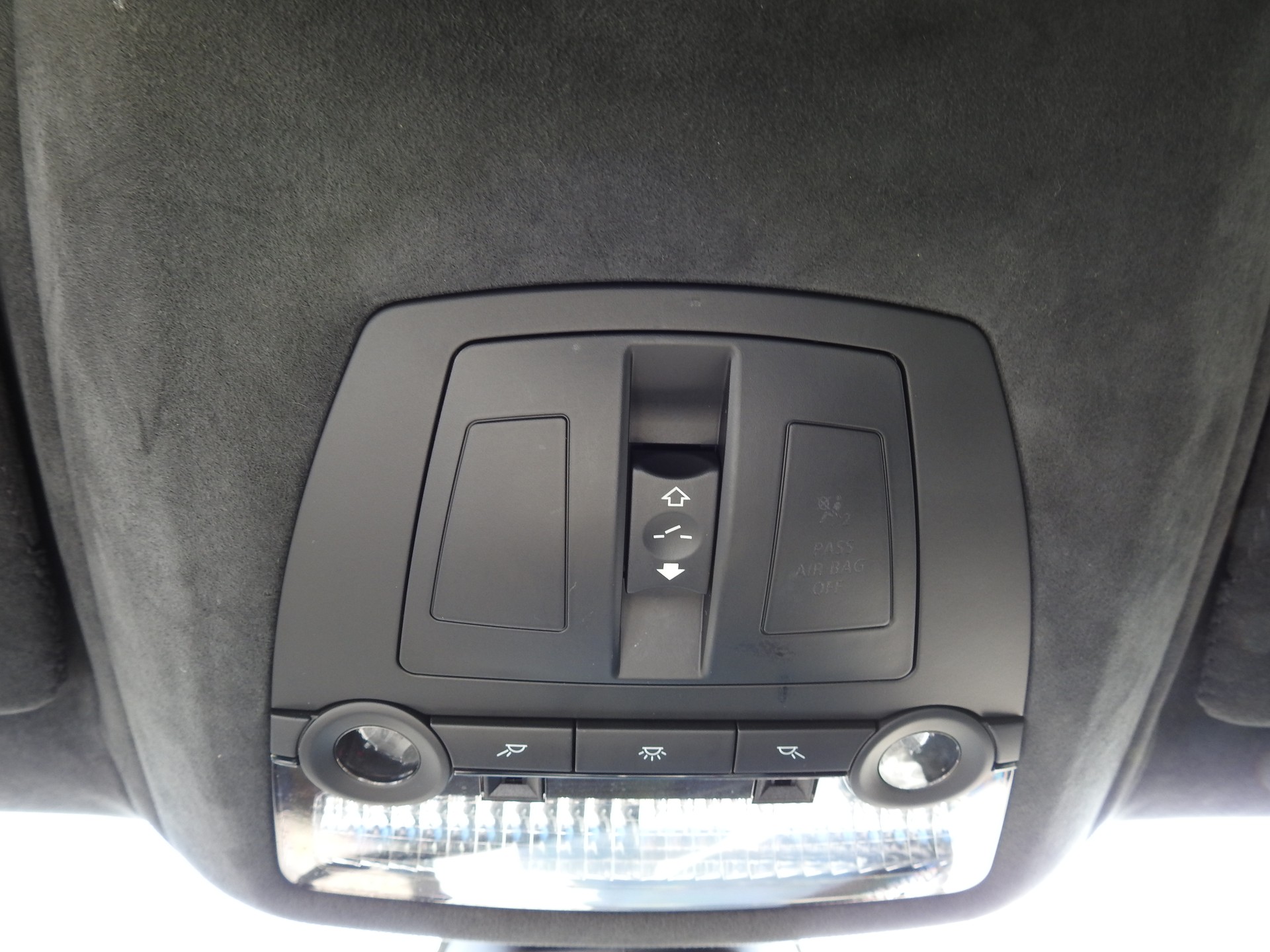 BMW 750i xDrive-image-29