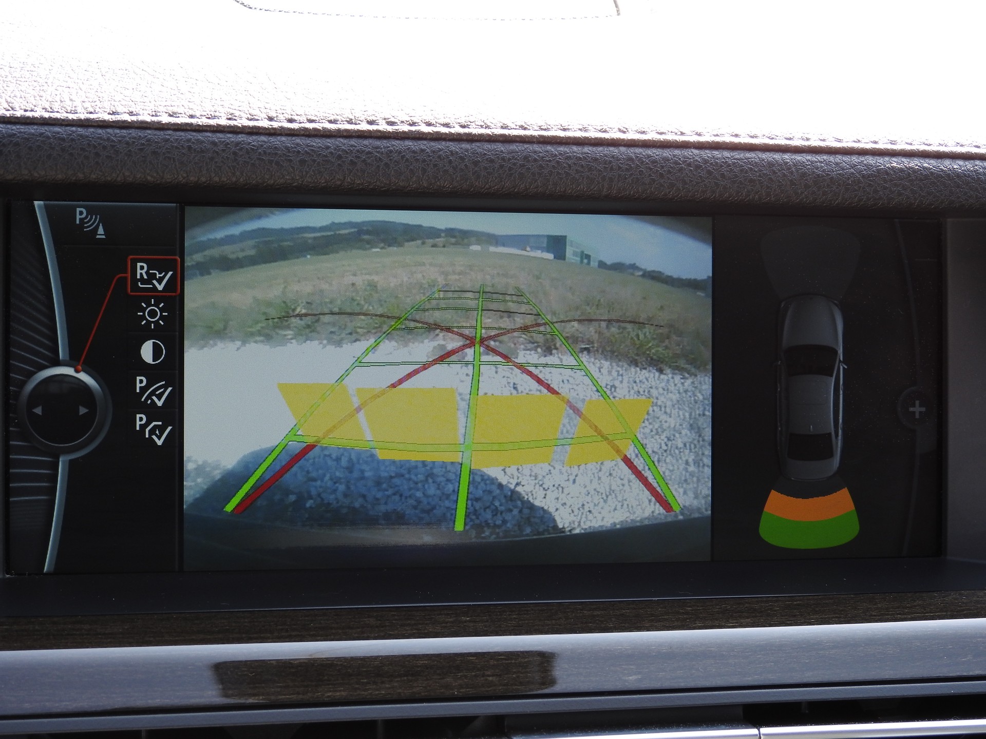 BMW 750i xDrive-image-24