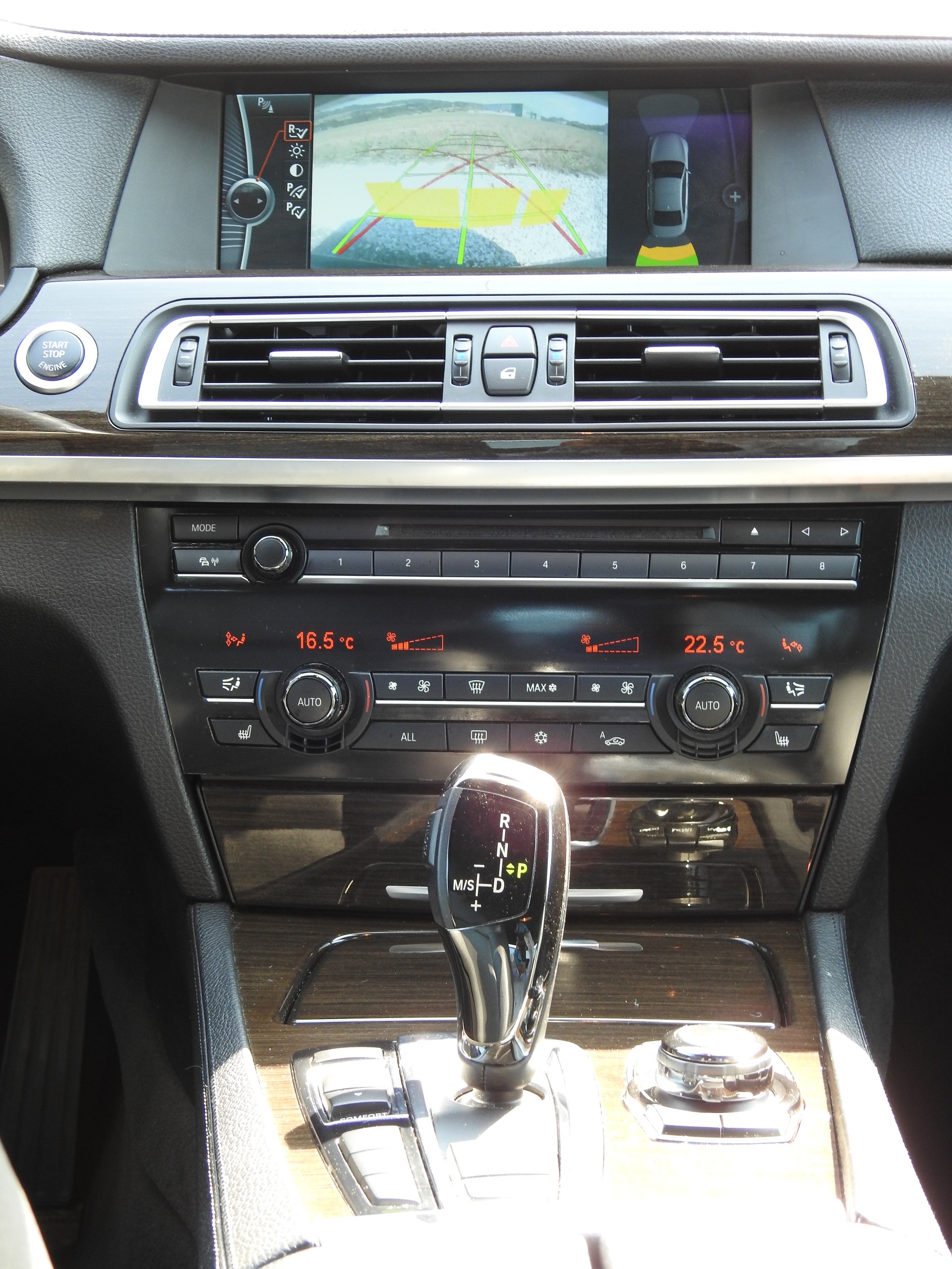BMW 750i xDrive-image-19