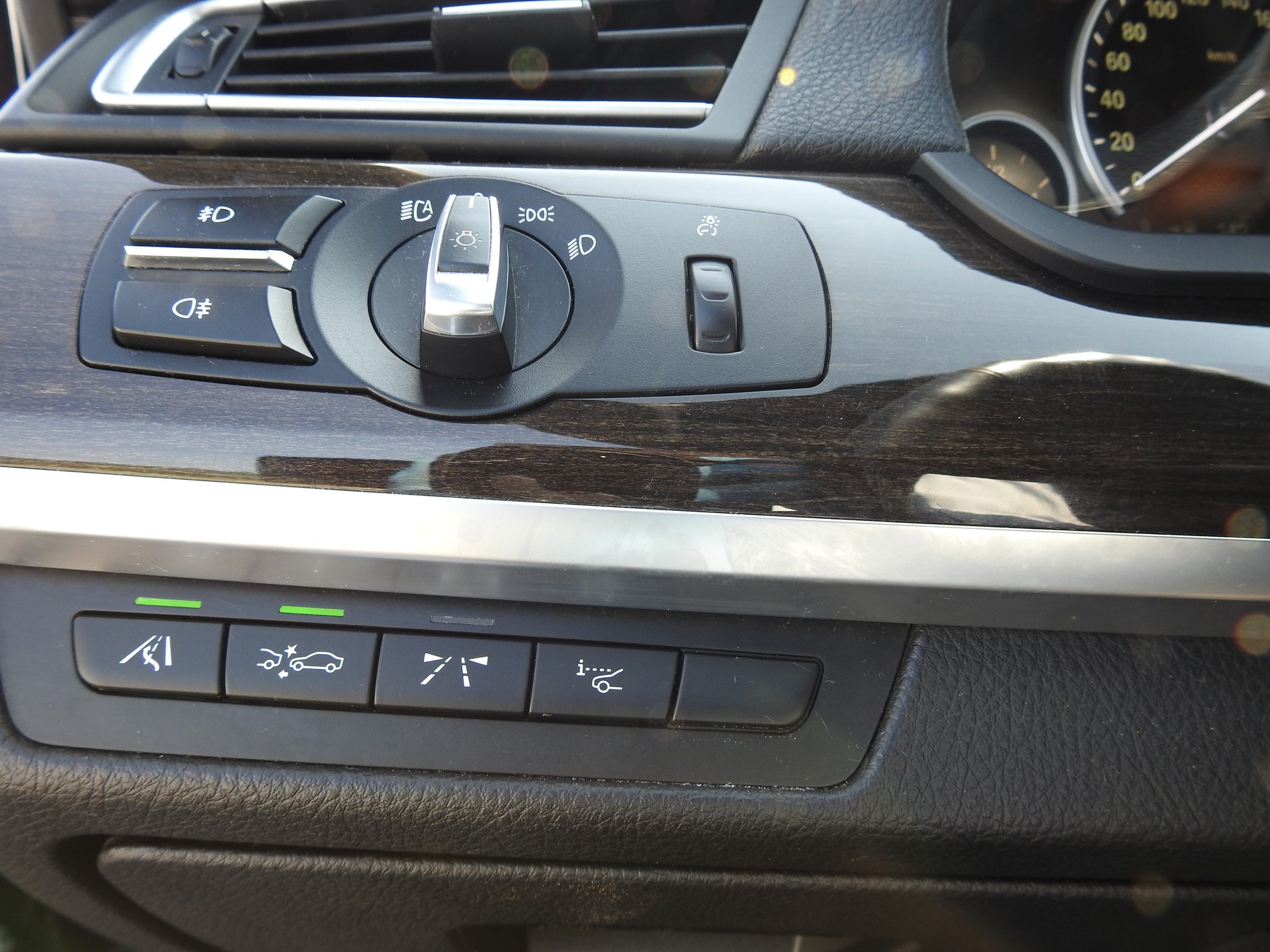 BMW 750i xDrive-image-28