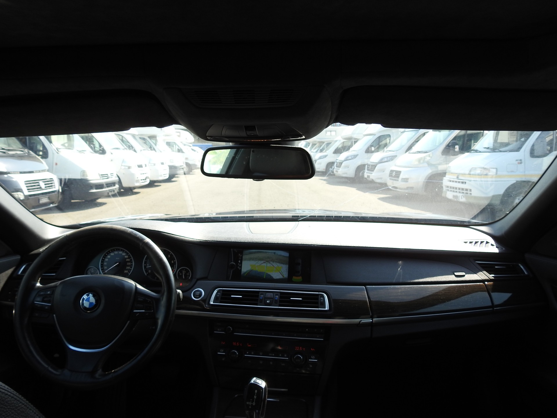 BMW 750i xDrive-image-18
