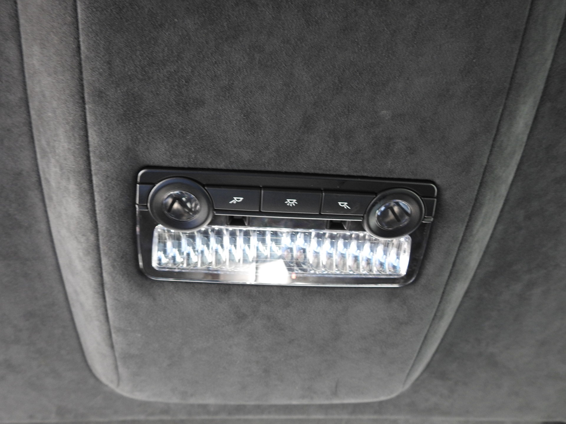 BMW 750i xDrive-image-22