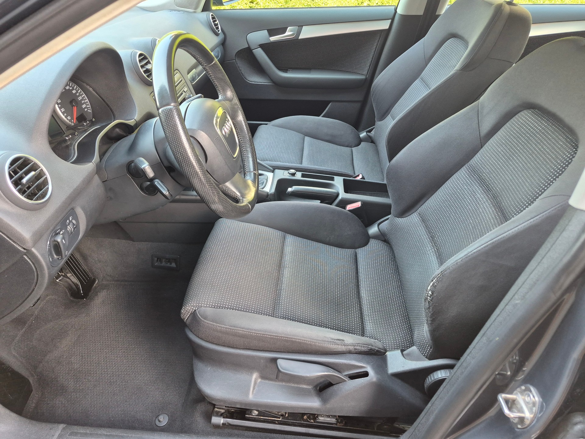 AUDI A3 Sportback 2.0 Turbo FSI Ambition-image-5