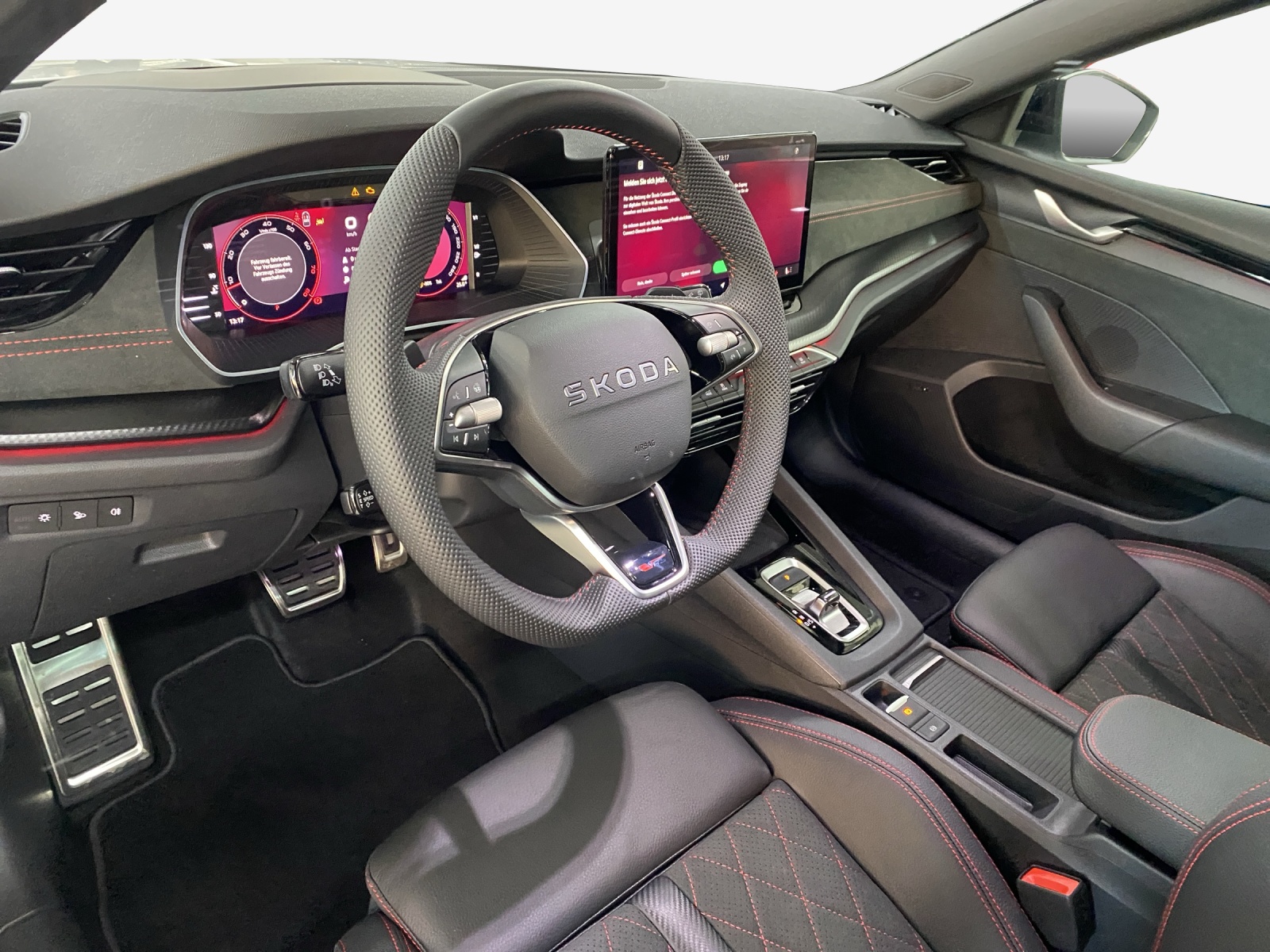 SKODA Octavia Combi 2.0 TSI DSG RS 30 Years Edition-image-14