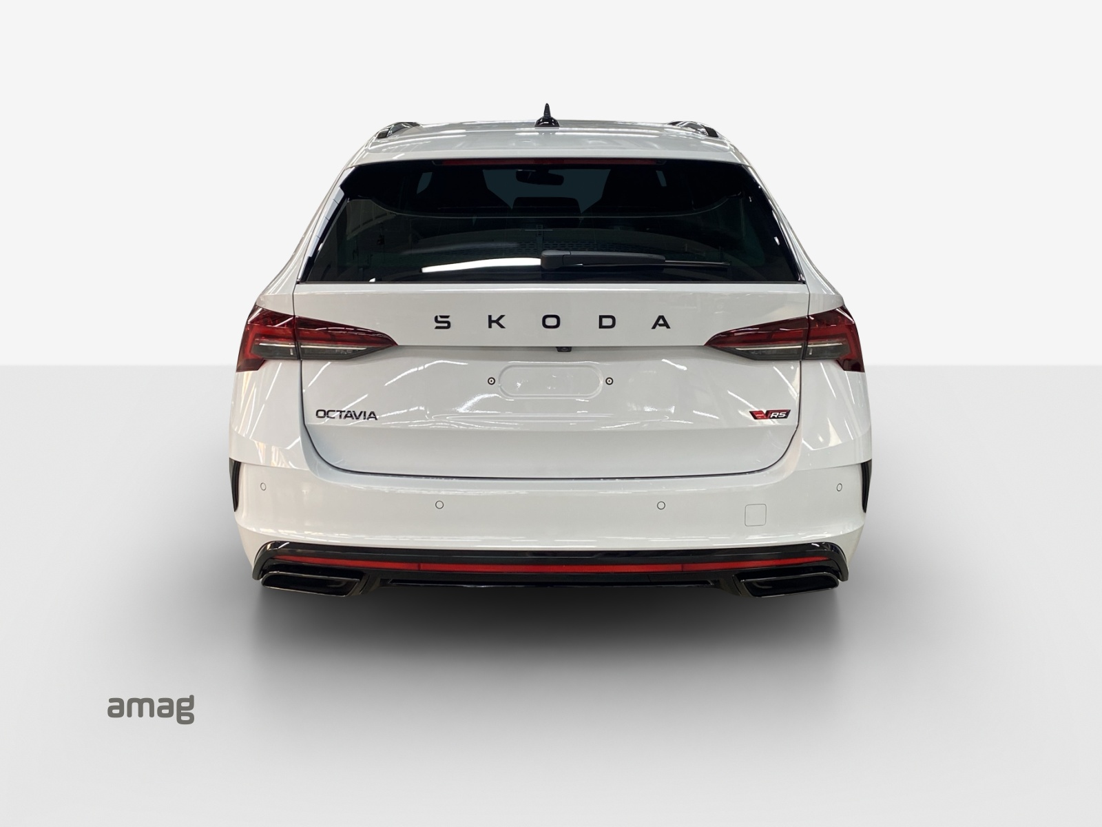 SKODA Octavia Combi 2.0 TSI DSG RS 30 Years Edition-image-3