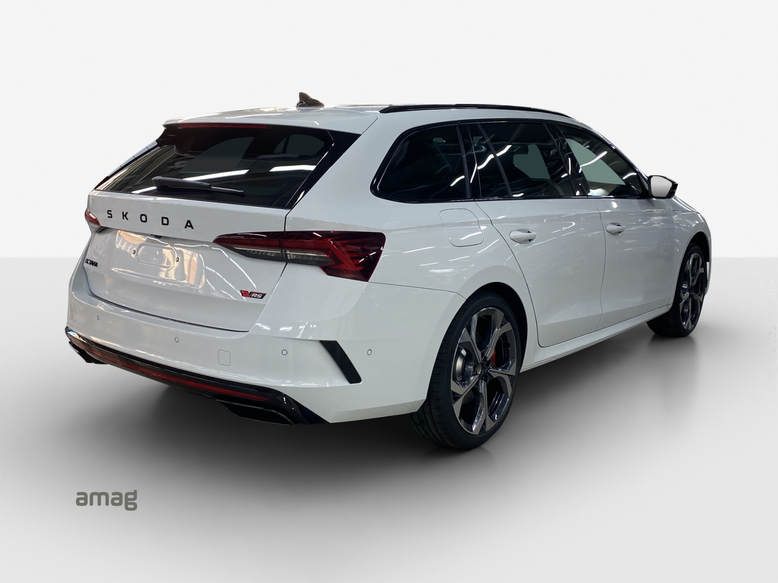 SKODA Octavia Combi 2.0 TSI DSG RS 30 Years Edition-image-4