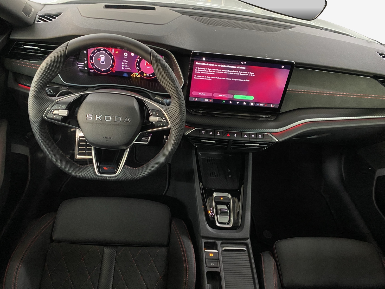 SKODA Octavia Combi 2.0 TSI DSG RS 30 Years Edition-image-8