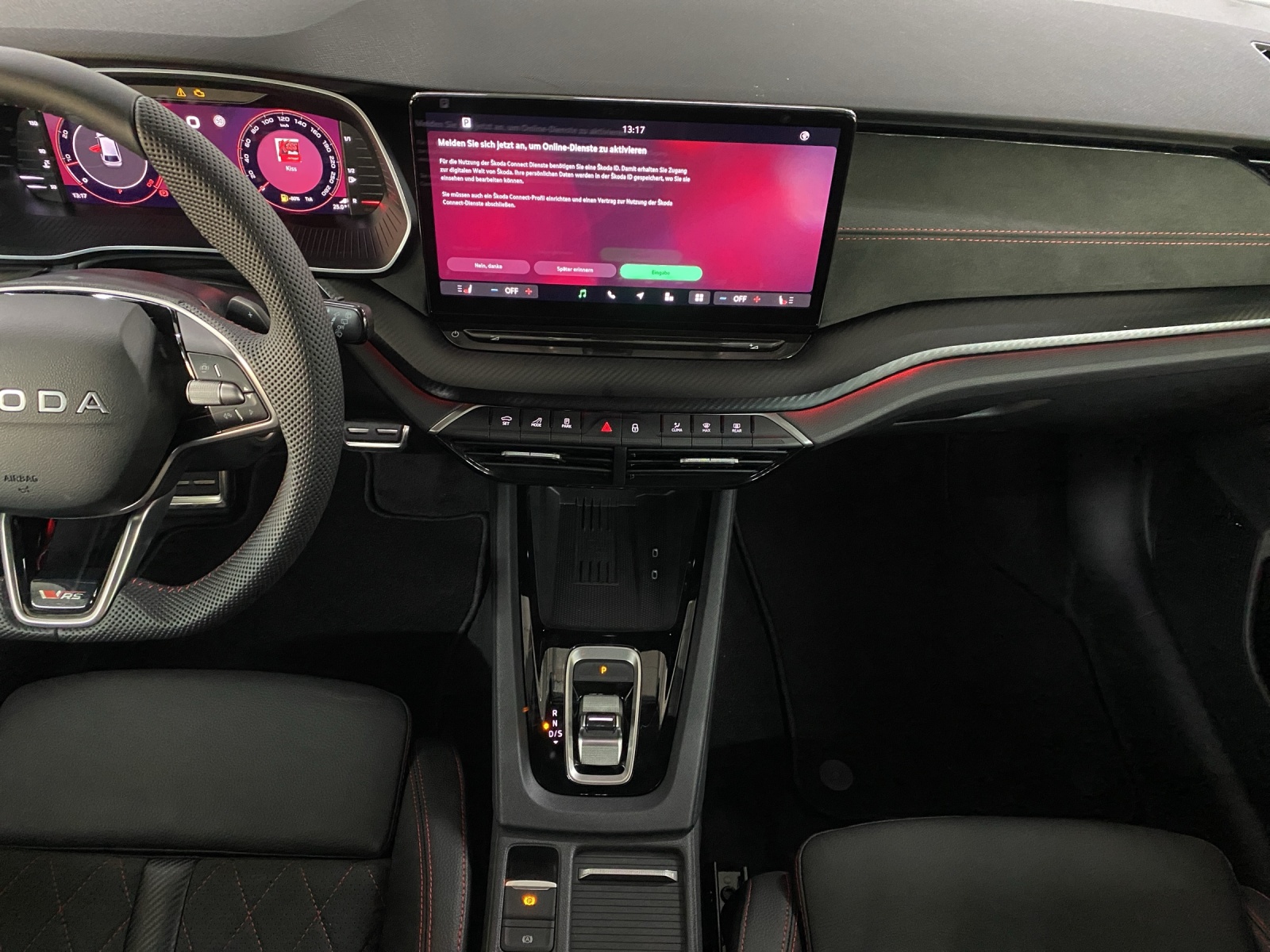 SKODA Octavia Combi 2.0 TSI DSG RS 30 Years Edition-image-10
