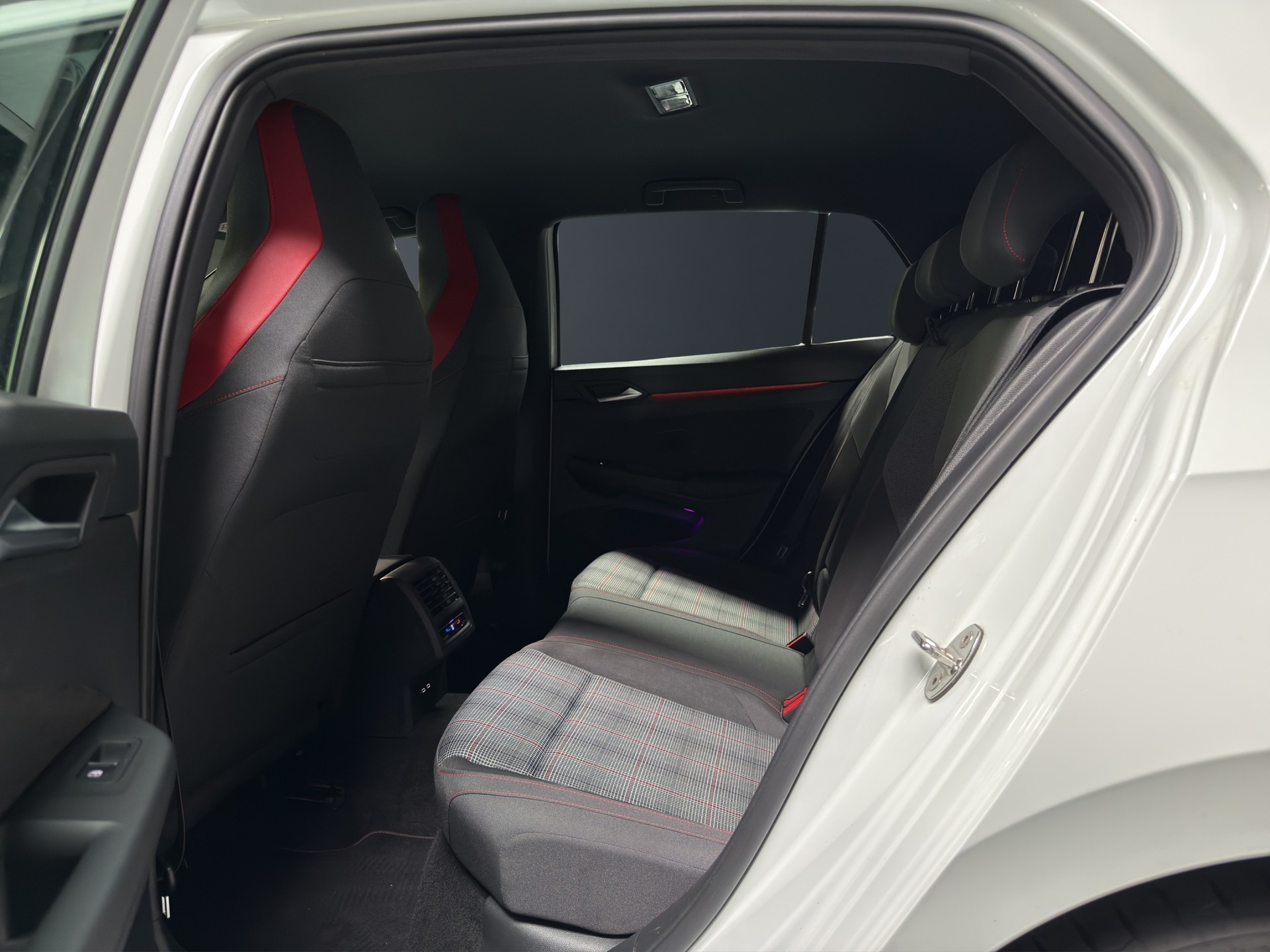 VW Golf 2.0 TSI GTI DSG-image-13