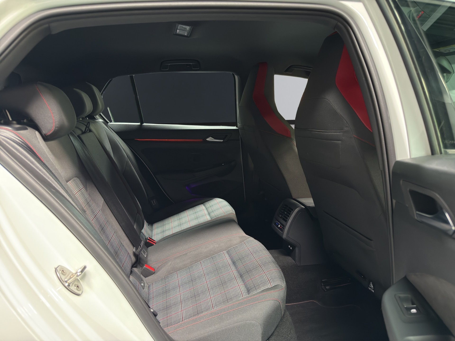 VW Golf 2.0 TSI GTI DSG-image-14