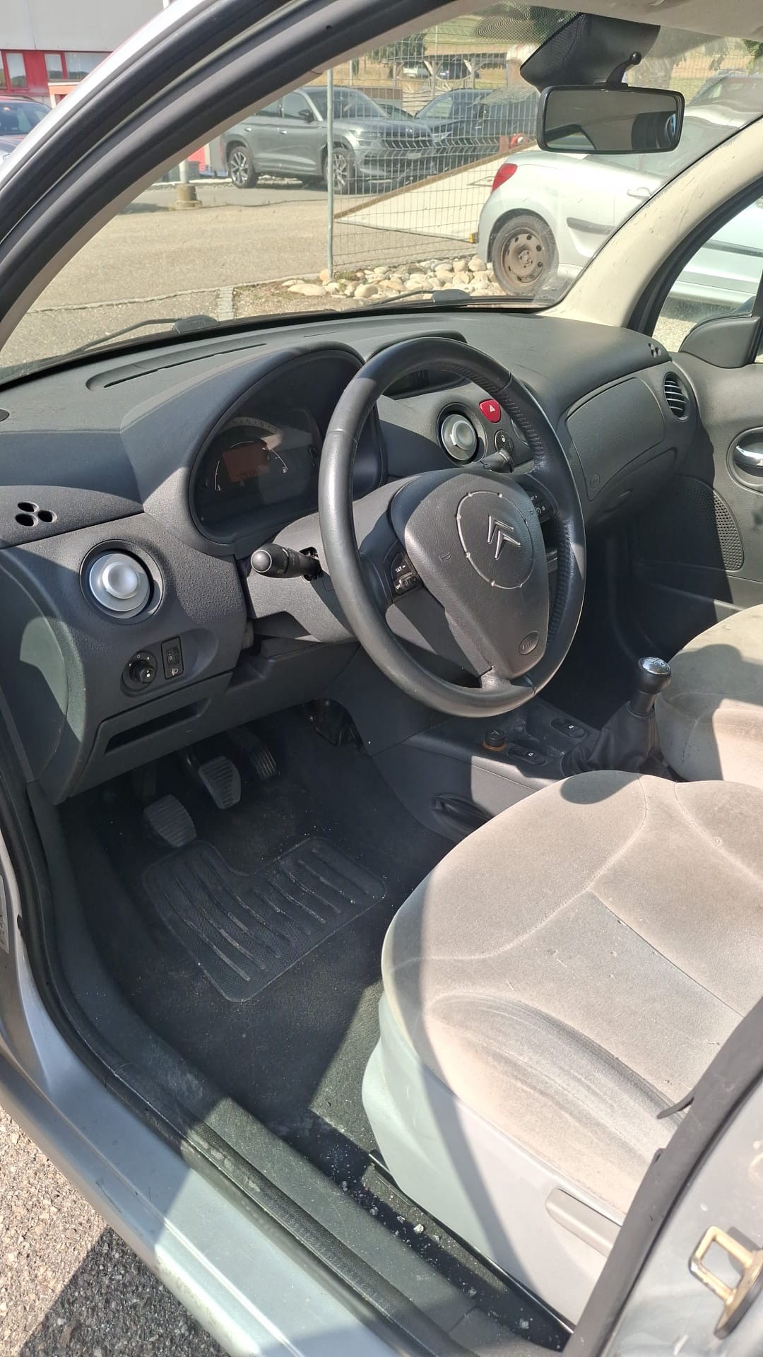 CITROEN C3 1.4i Attraction-image-12
