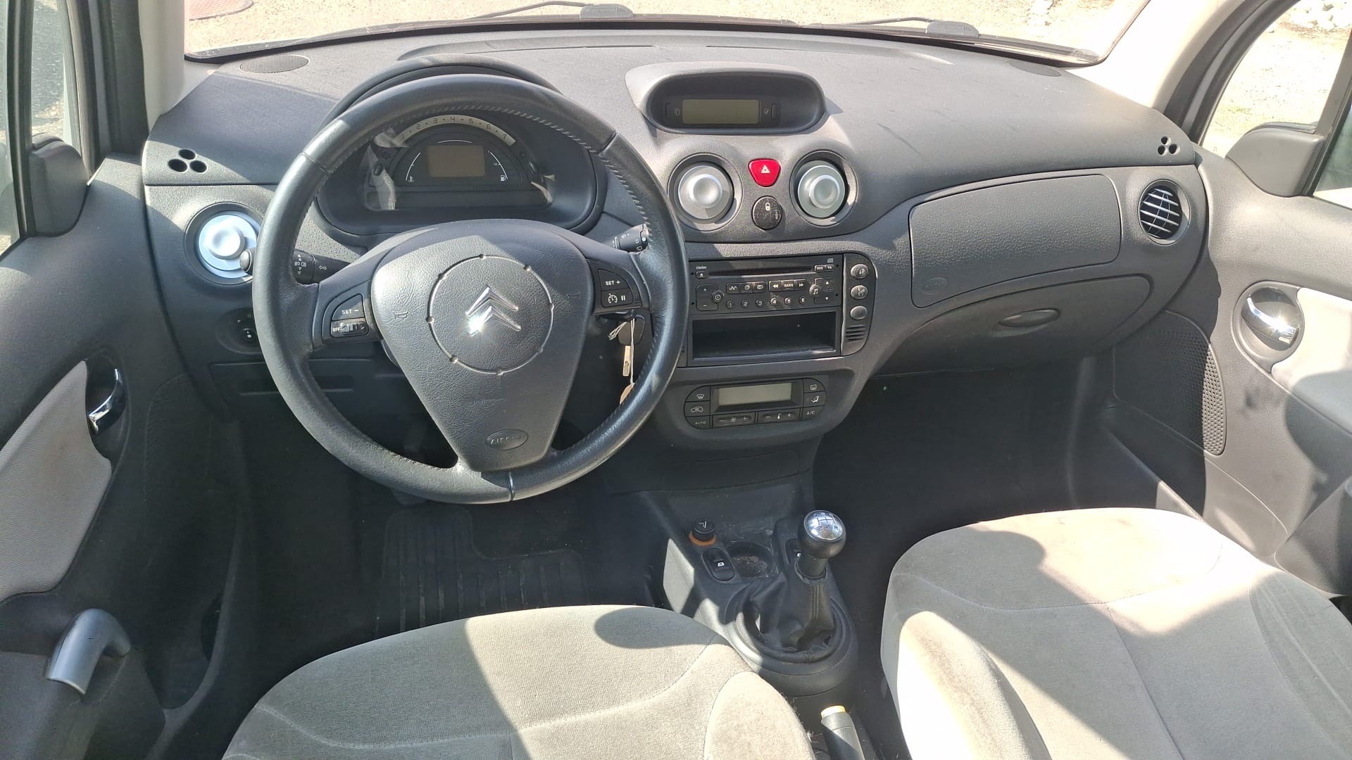 CITROEN C3 1.4i Attraction-image-14