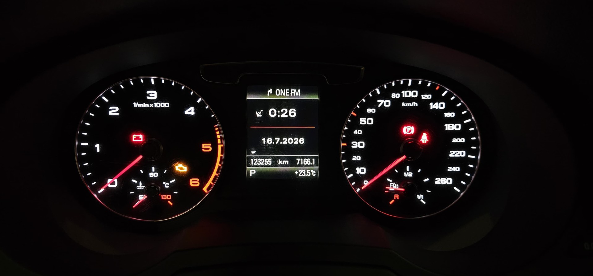 AUDI 2.0 TDI 184 quattro S-Tronic-image-5