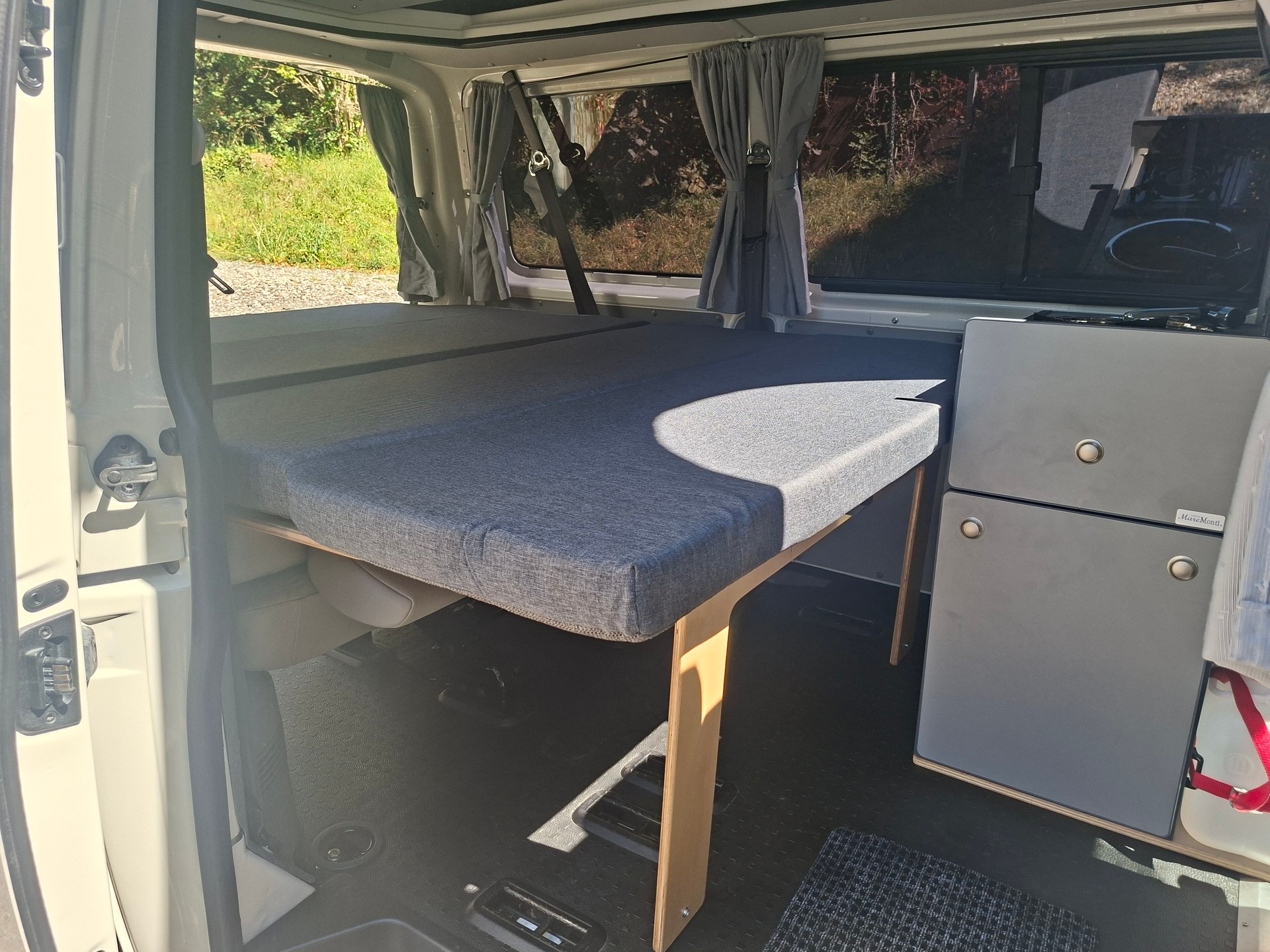 VW VW T5 2.5 TDI 133PS 4MOTION 4X4 MAREMONTI FAMILY CAMPER 9SITZE-image-14