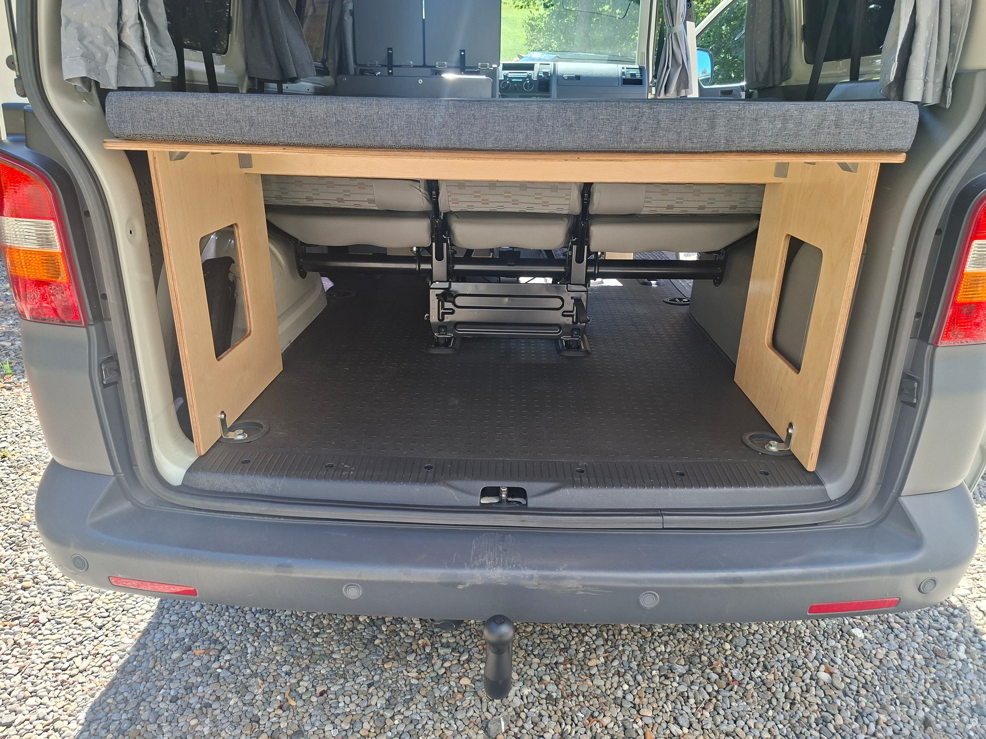 VW VW T5 2.5 TDI 133PS 4MOTION 4X4 MAREMONTI FAMILY CAMPER 9SITZE-image-15