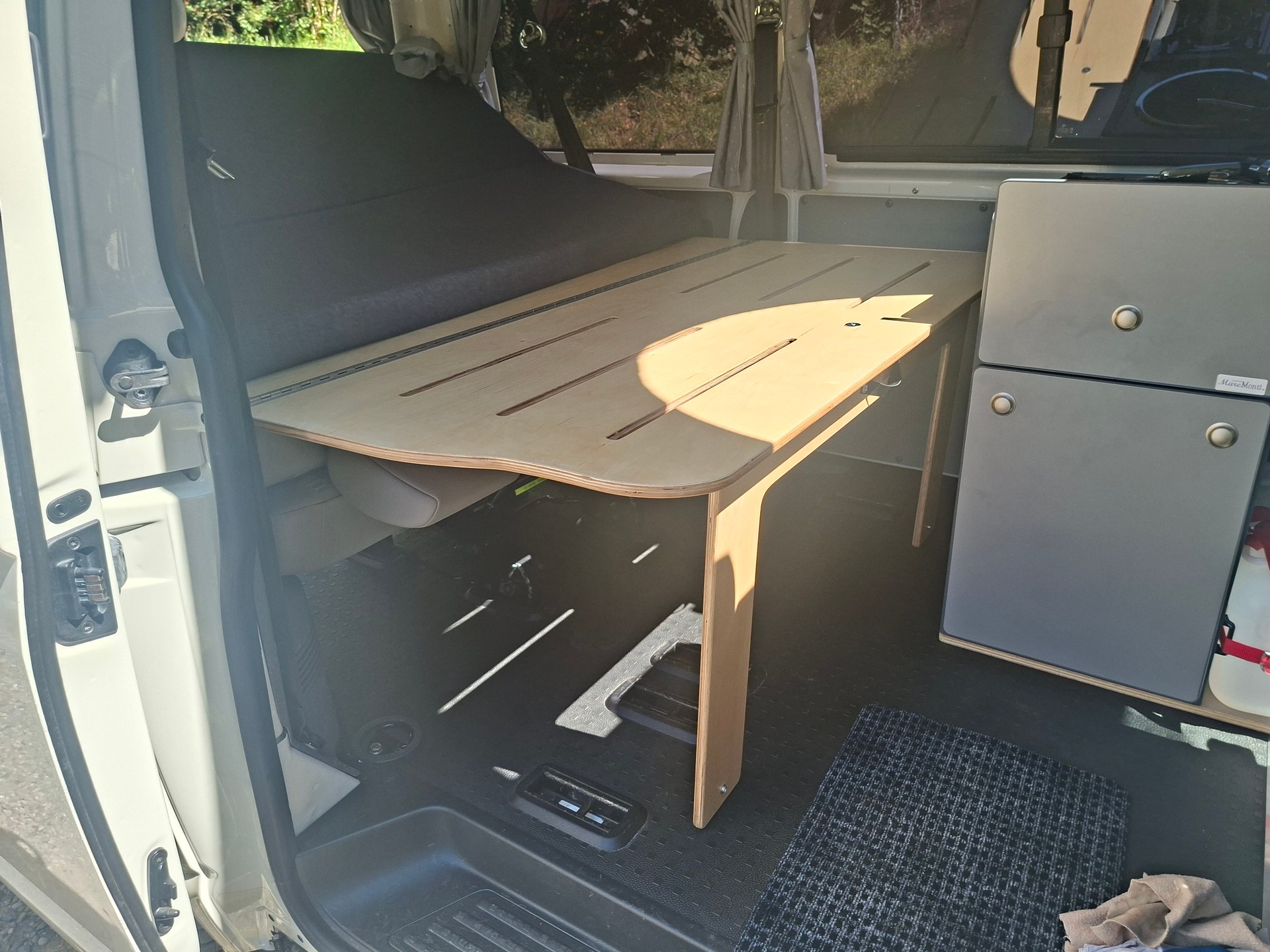 VW VW T5 2.5 TDI 133PS 4MOTION 4X4 MAREMONTI FAMILY CAMPER 9SITZE-image-13
