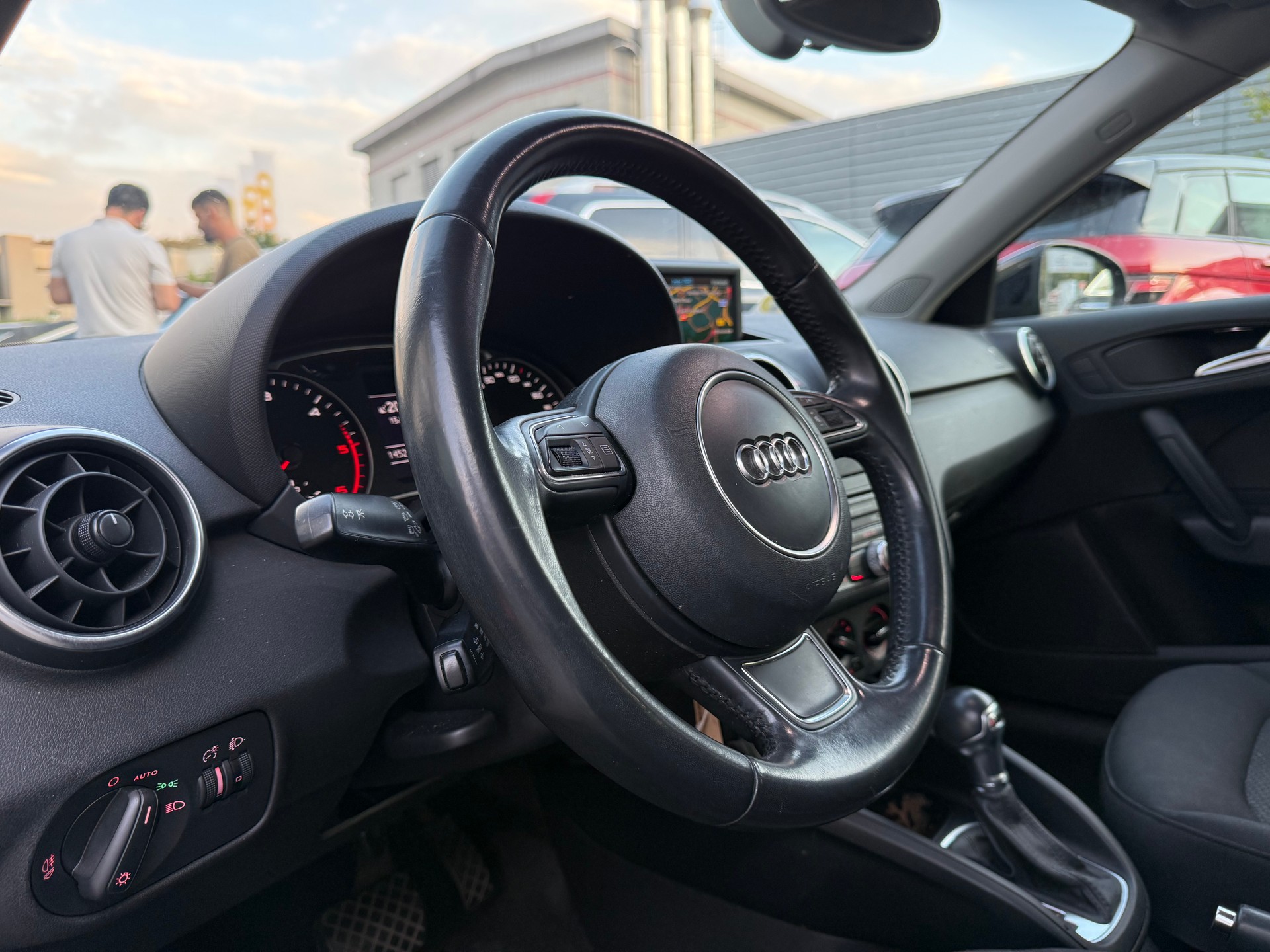 AUDI A1 Sportback 1.6 TDI Ambition DSG-image-3