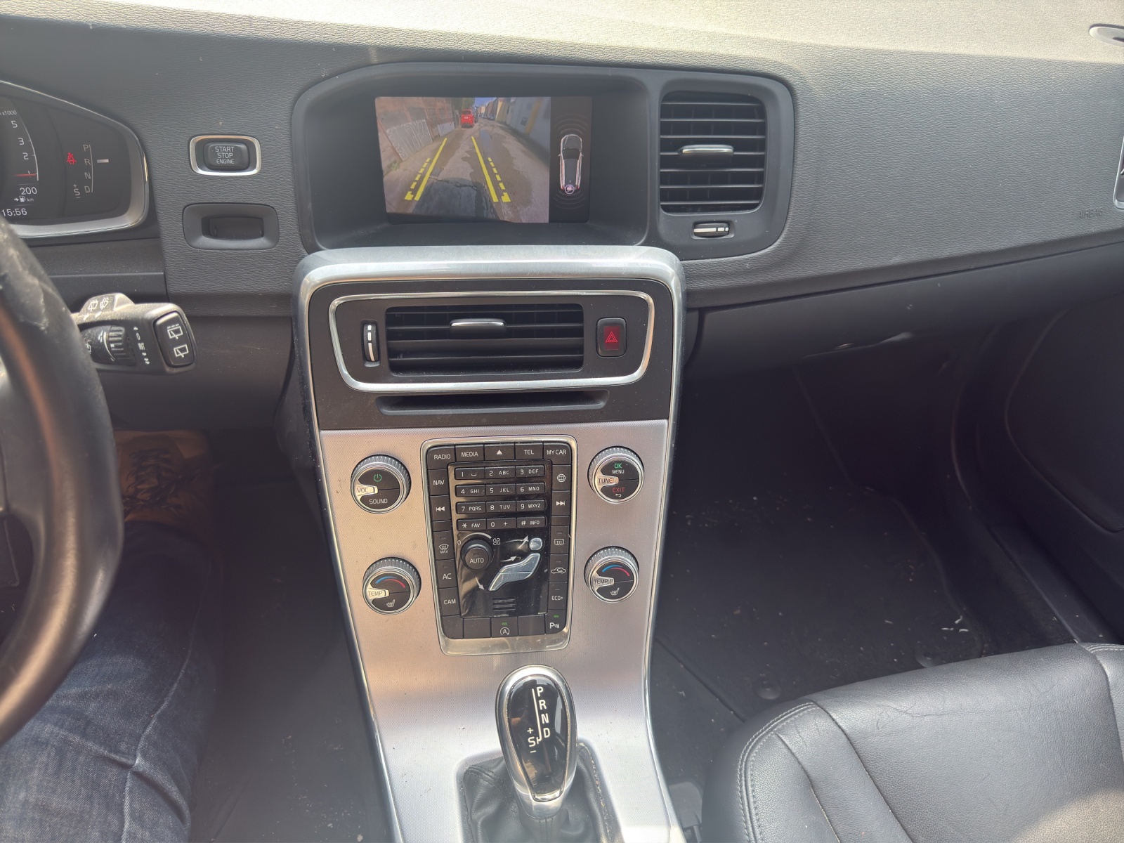 VOLVO V60 D4 Summum Geartronic-image-13
