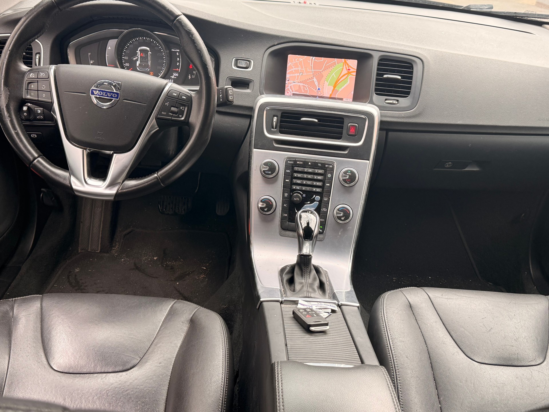 VOLVO V60 D4 Summum Geartronic-image-6