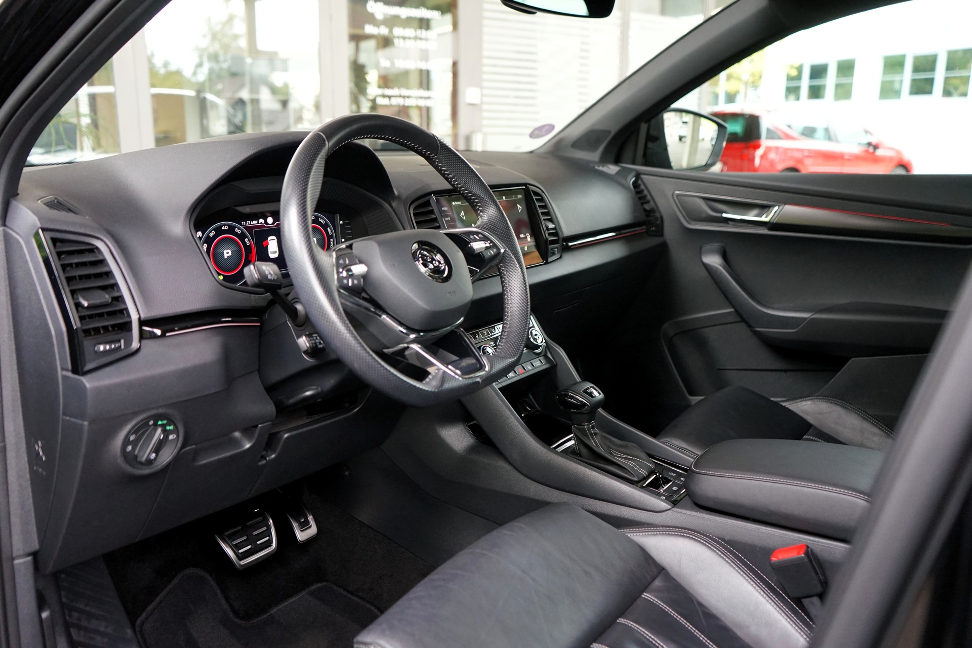 SKODA Karoq 2.0 TSI SportLine 4x4 DSG-image-4