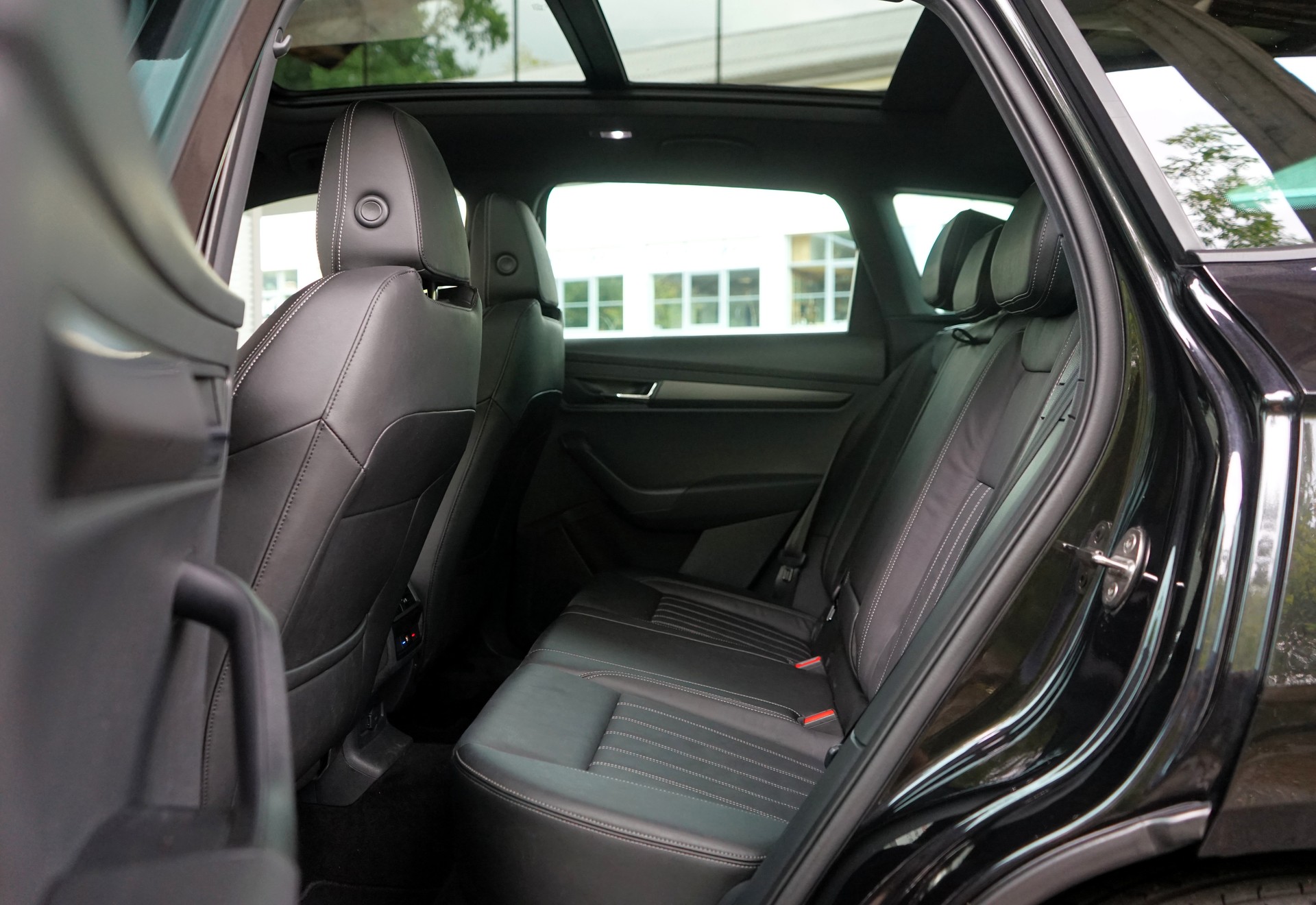SKODA Karoq 2.0 TSI SportLine 4x4 DSG-image-6